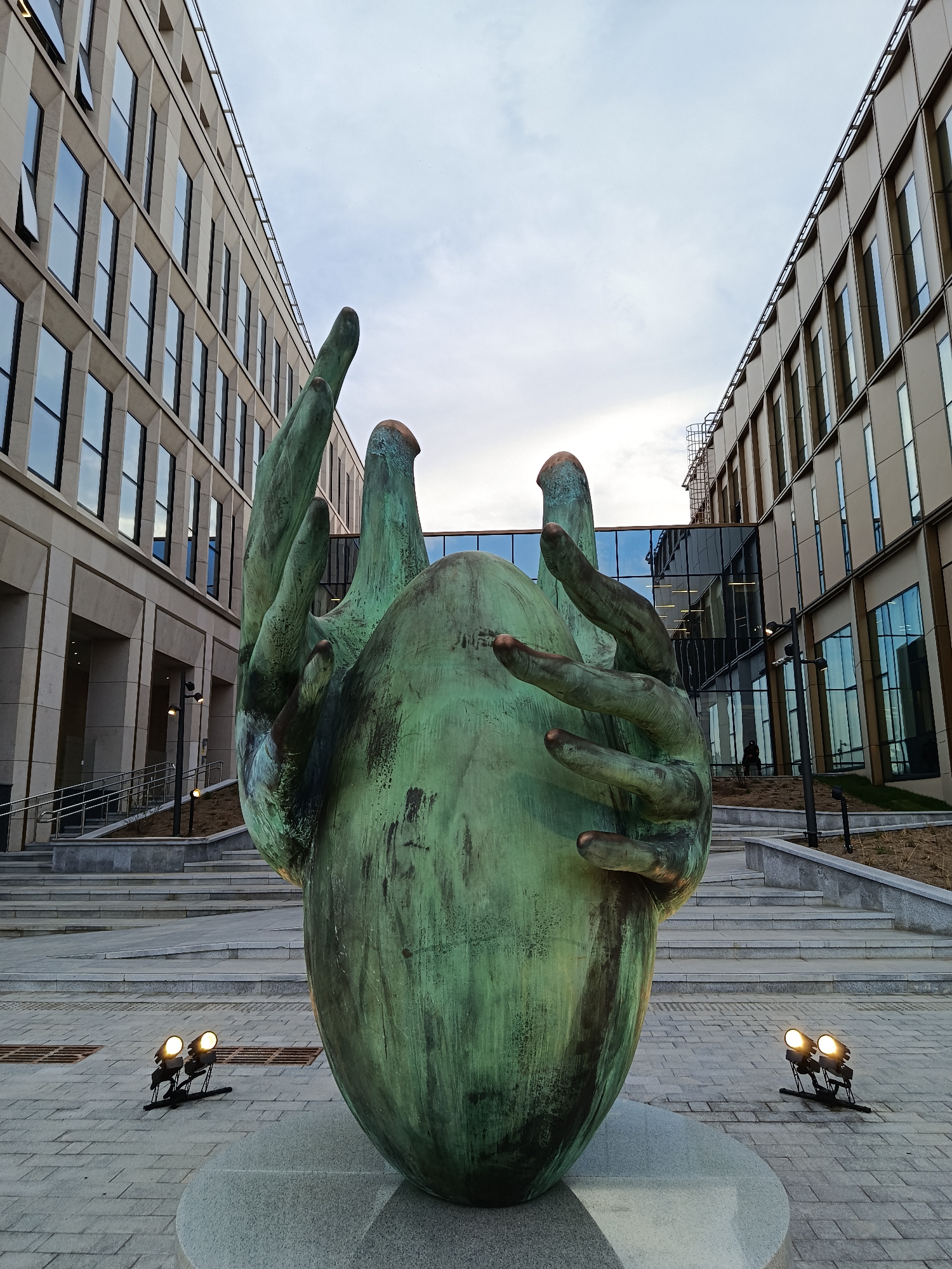 Moscow public area captures sculptures, ambulance display, construction activity