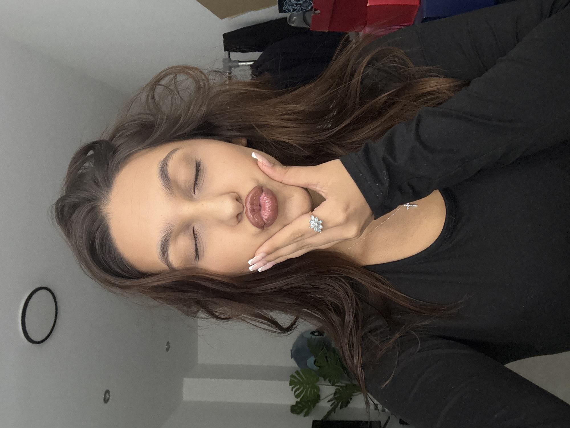 Morning selfie session captured in Mönchengladbach apartment