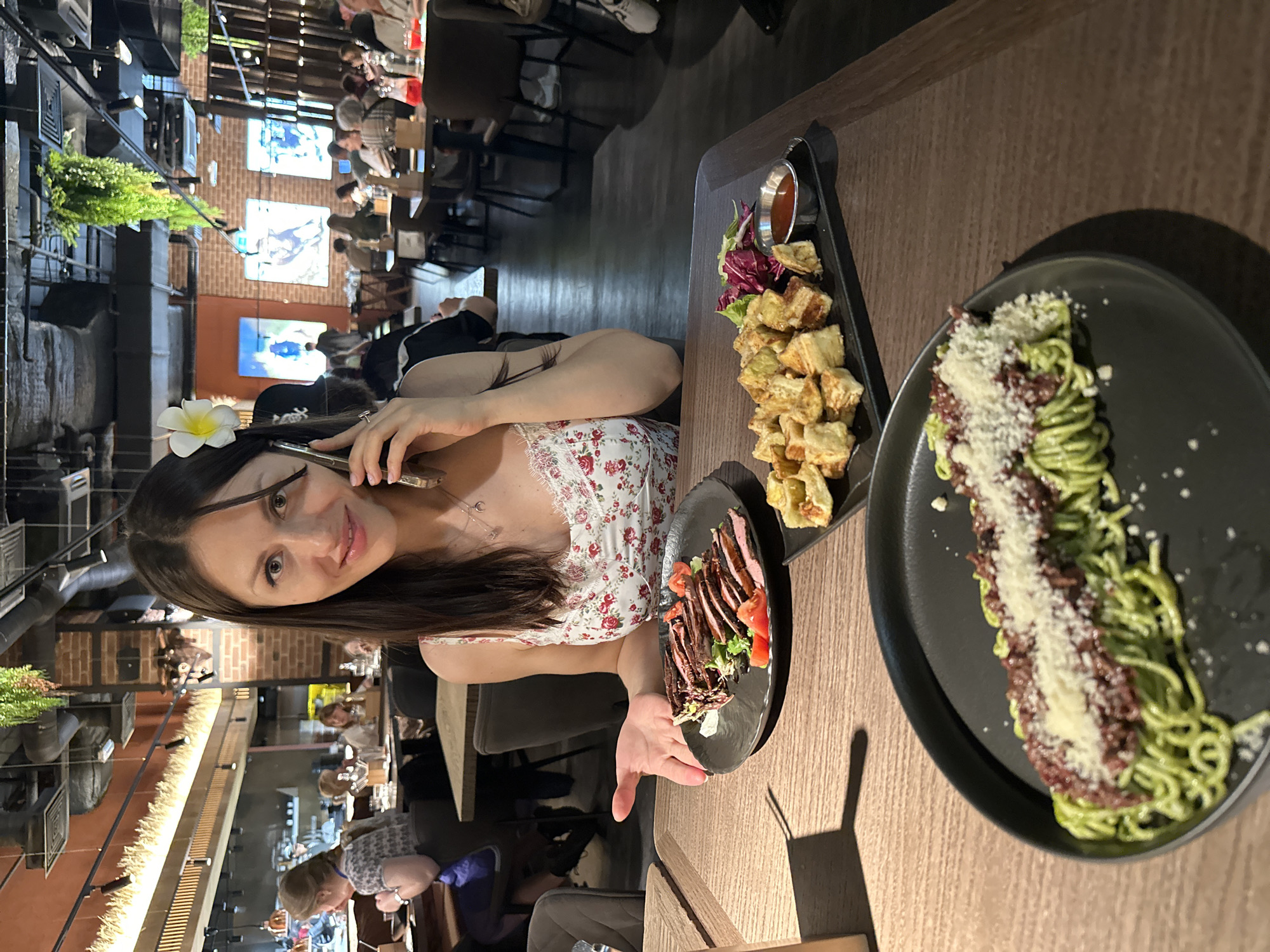 Woman dines alone, takes calls at Saint Petersburg restaurant