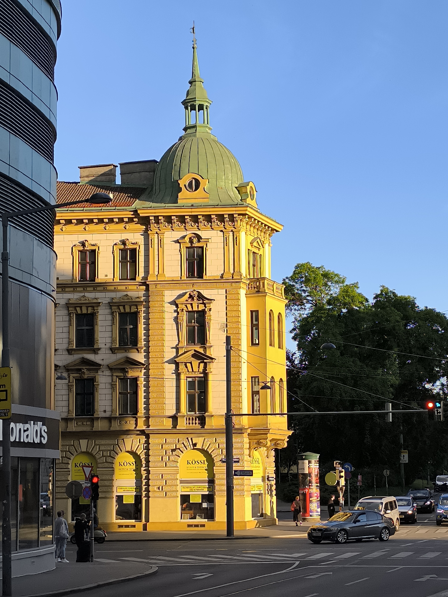 Vienna's architectural contrast documented in single witness account