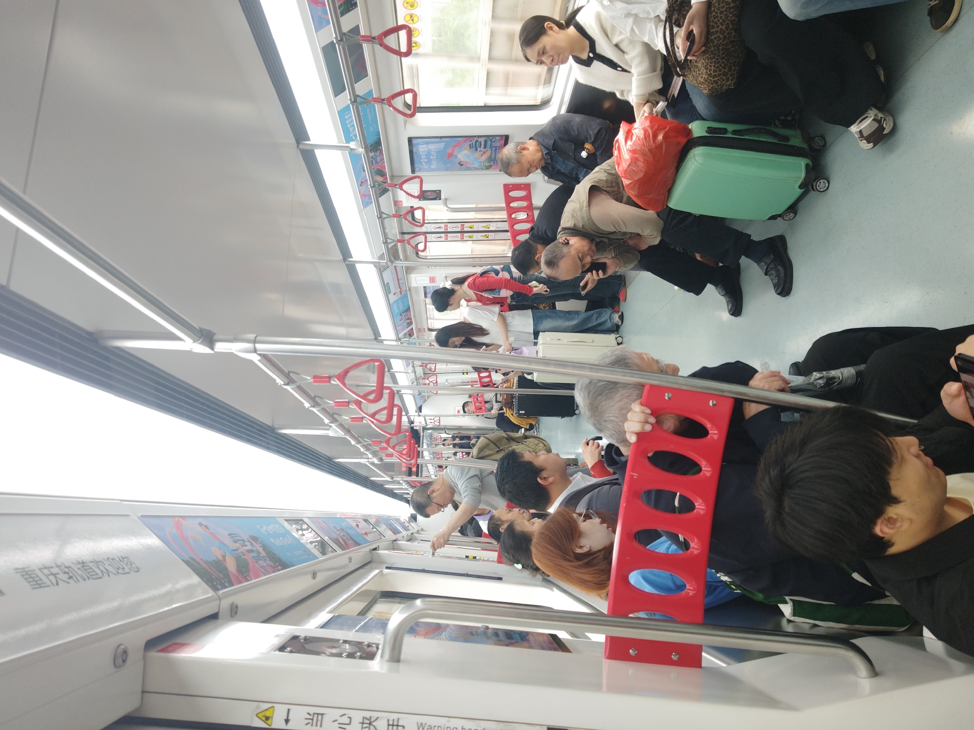 Morning commute scenes captured in Shapingba District subway, building