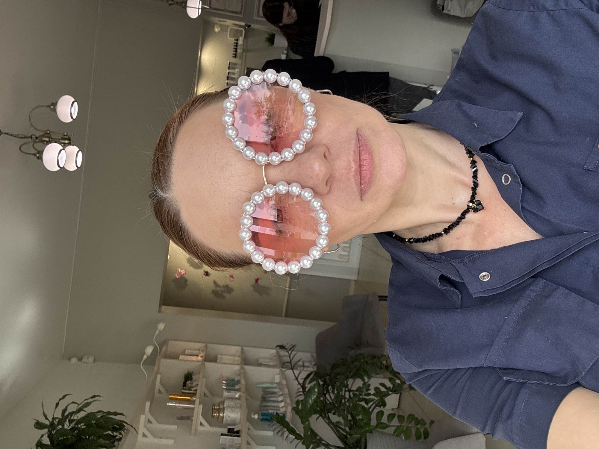 Woman in pearl sunglasses spotted in Vsevolozhsk
