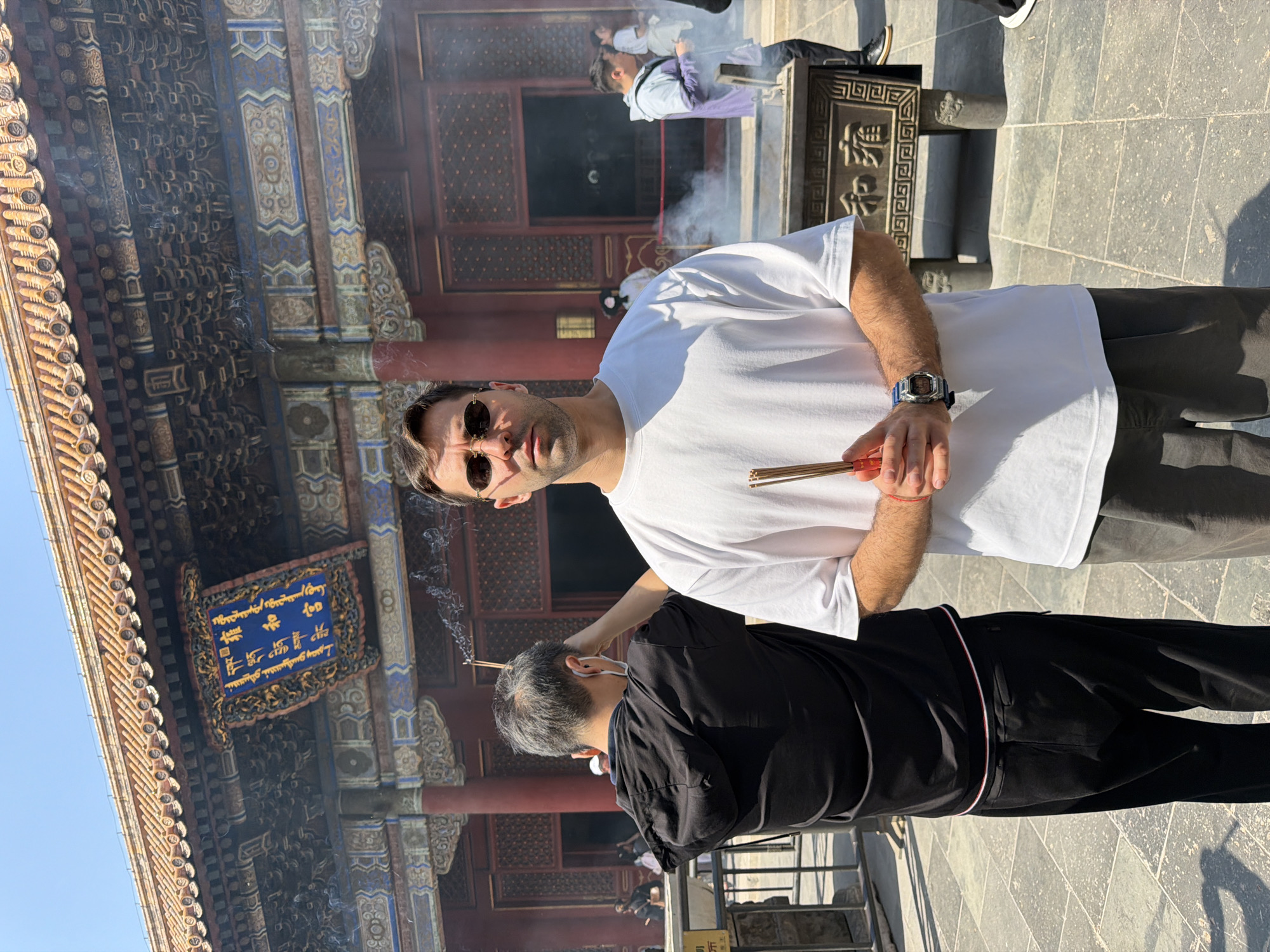 Early morning temple worship captured in Beijing's Chaoyang District