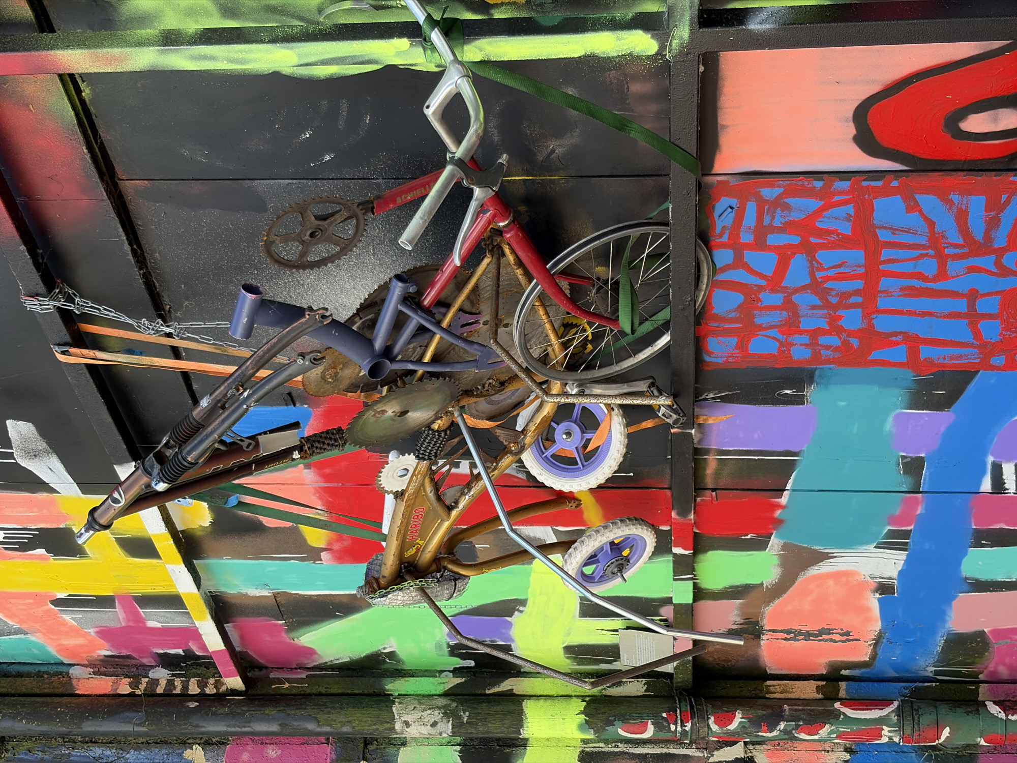 Experimental art exhibition with VR, electronics, and sculptures in Rotterdam