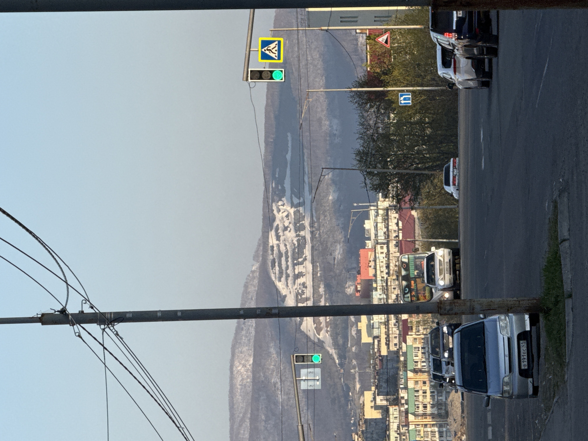 Routine morning street life documented in Petropavlovsk-Kamchatsky