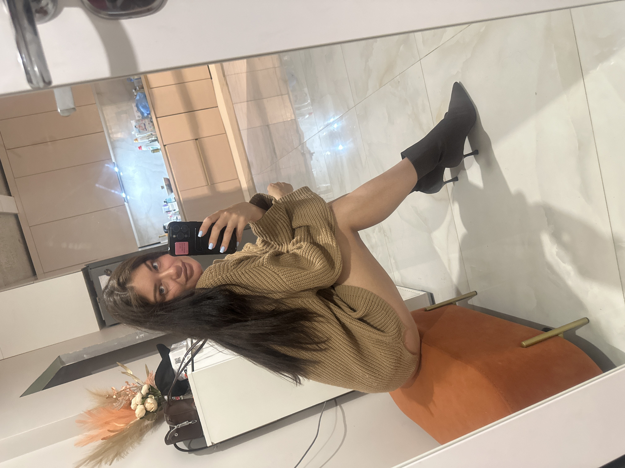 Woman documents hour-long selfie session at Khimki apartment