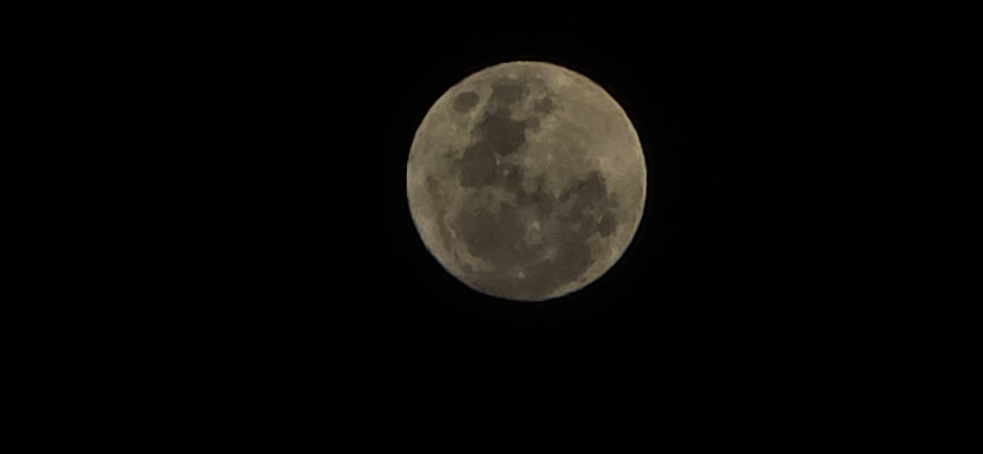 Full moon observed and photographed in Benasque, Spain