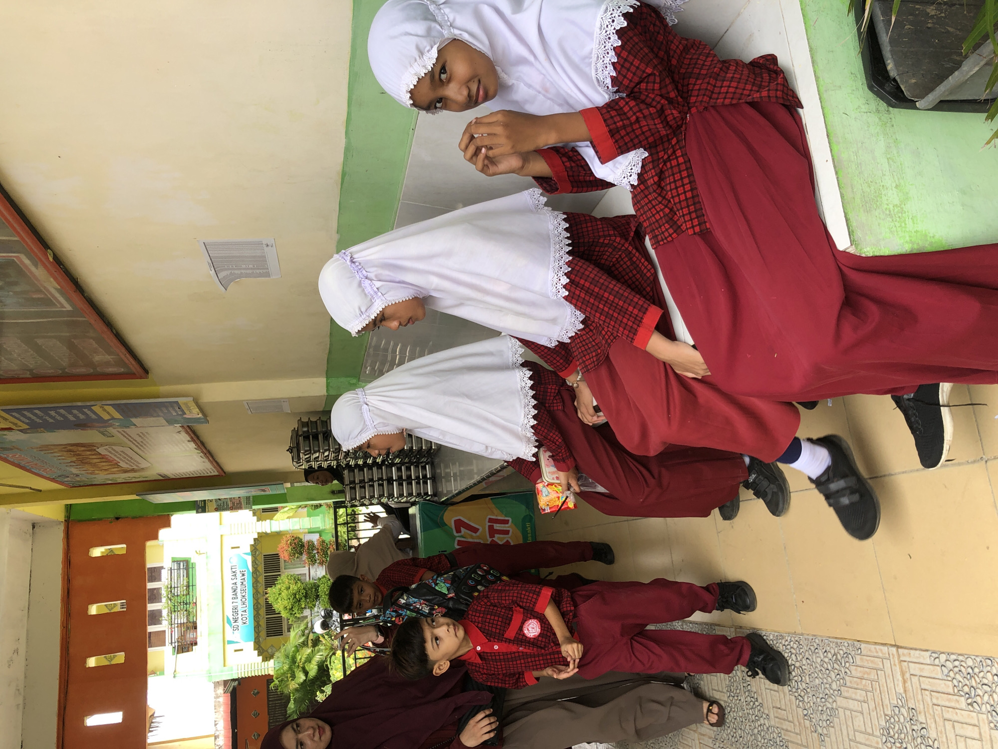 Catering truck delivers food trays to a Lhokseumawe school