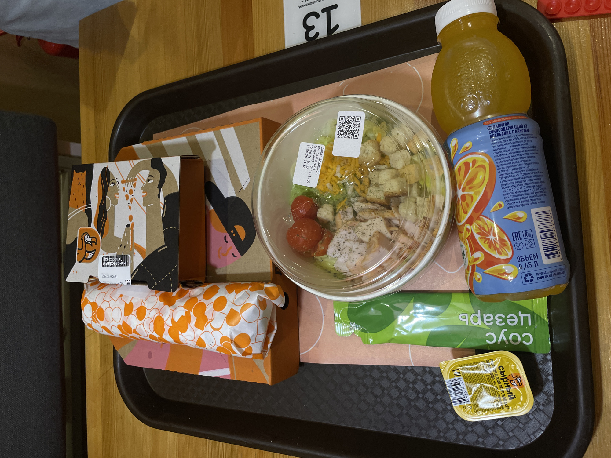 Evening shopping documentation at Saint Petersburg mall captures routine consumer life