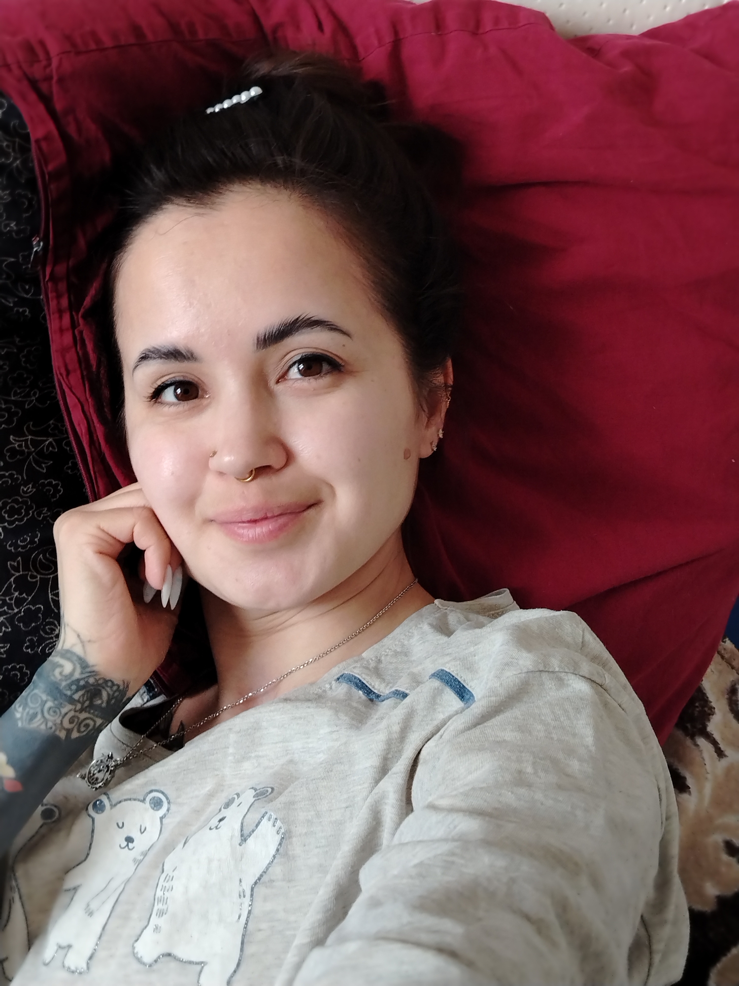 Family captures quiet morning moments with pets in Noviy