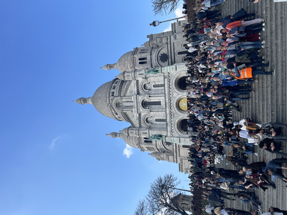 Sunny afternoon draws crowds to Paris's Sacré-Cœur Basilica