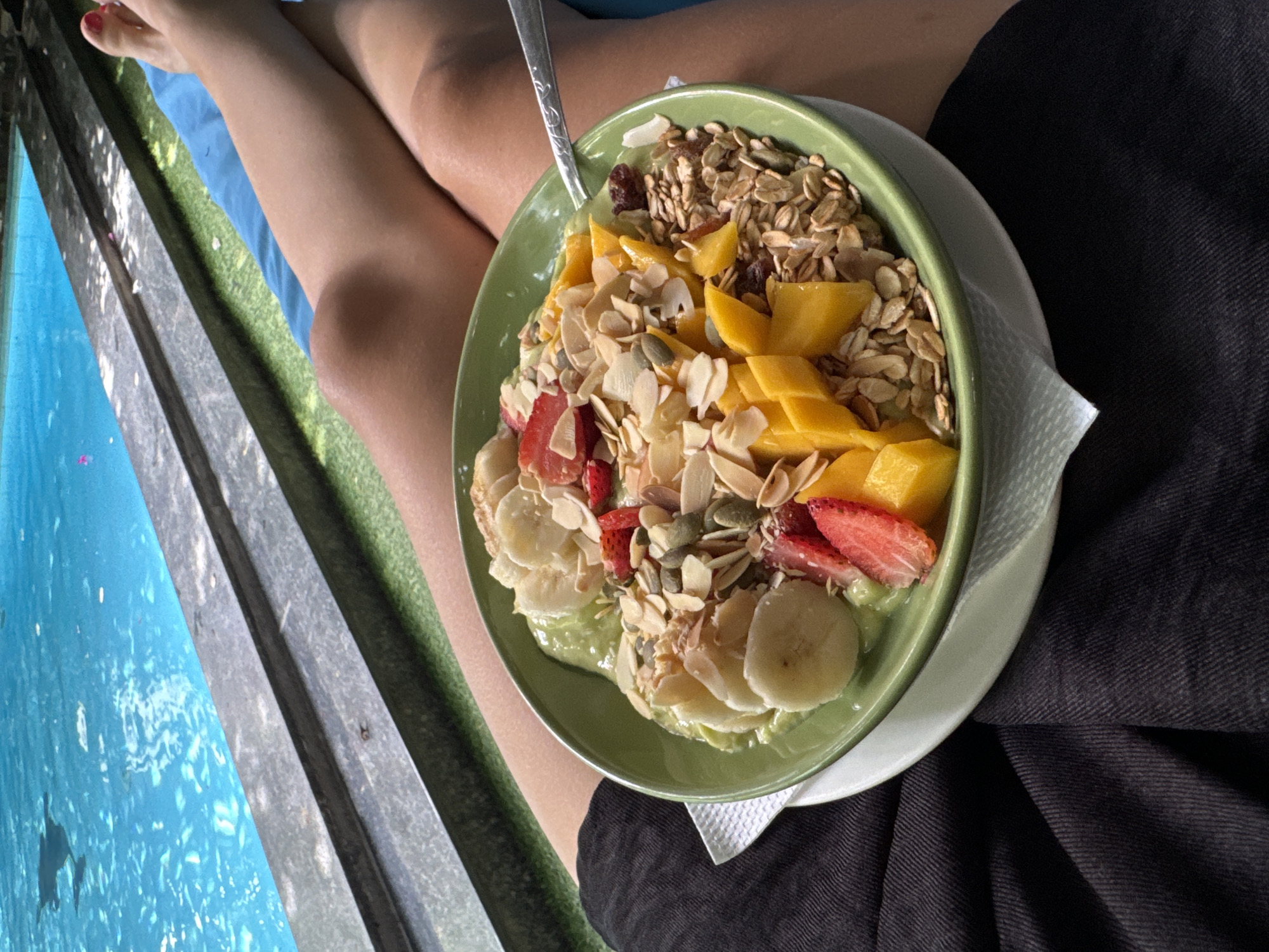 Early morning poolside breakfast documented at Mũi Né resort