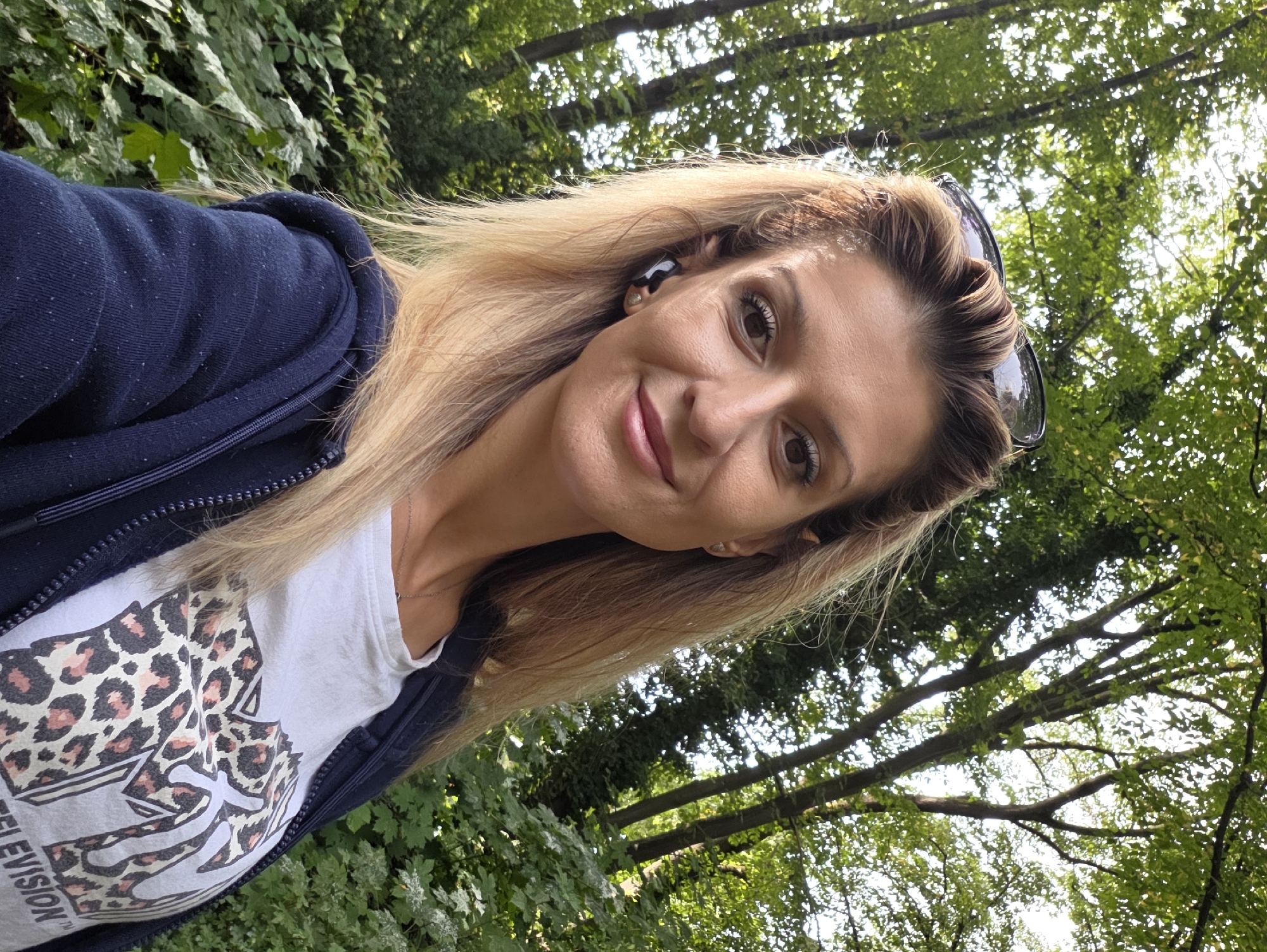 Morning park stroll and selfies in Munich
