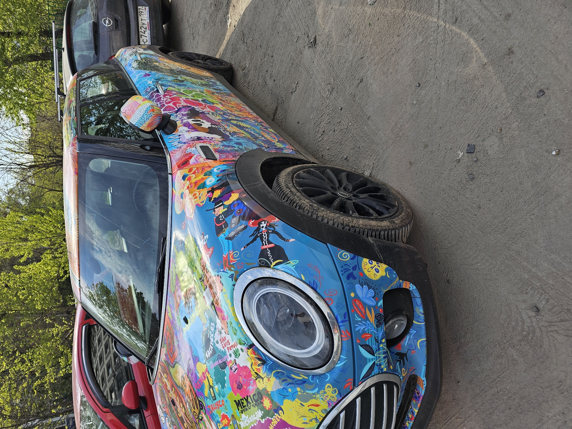 Mexican-decorated Mini Cooper spotted on Moscow street during morning rush