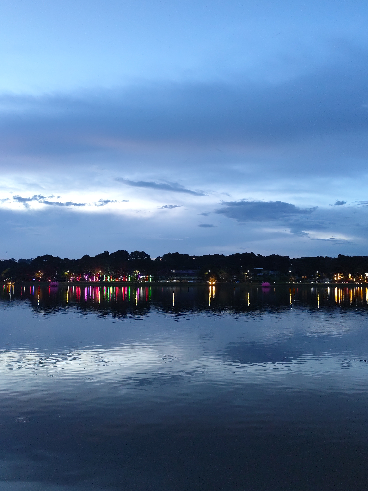 Lakeside scenes with gardens and reflections documented by witnesses