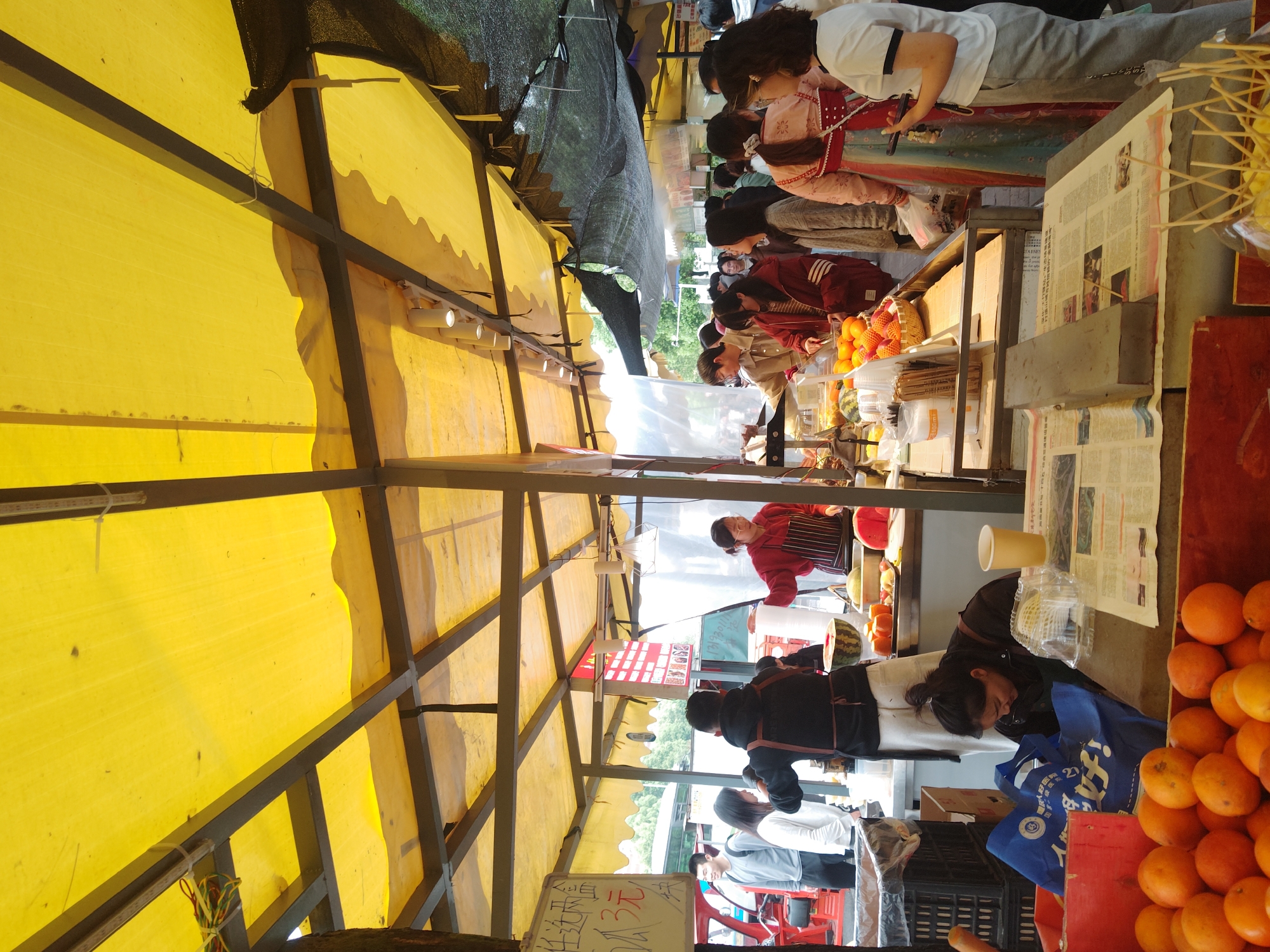 Early morning market activity in Shapingba District, Chongqing