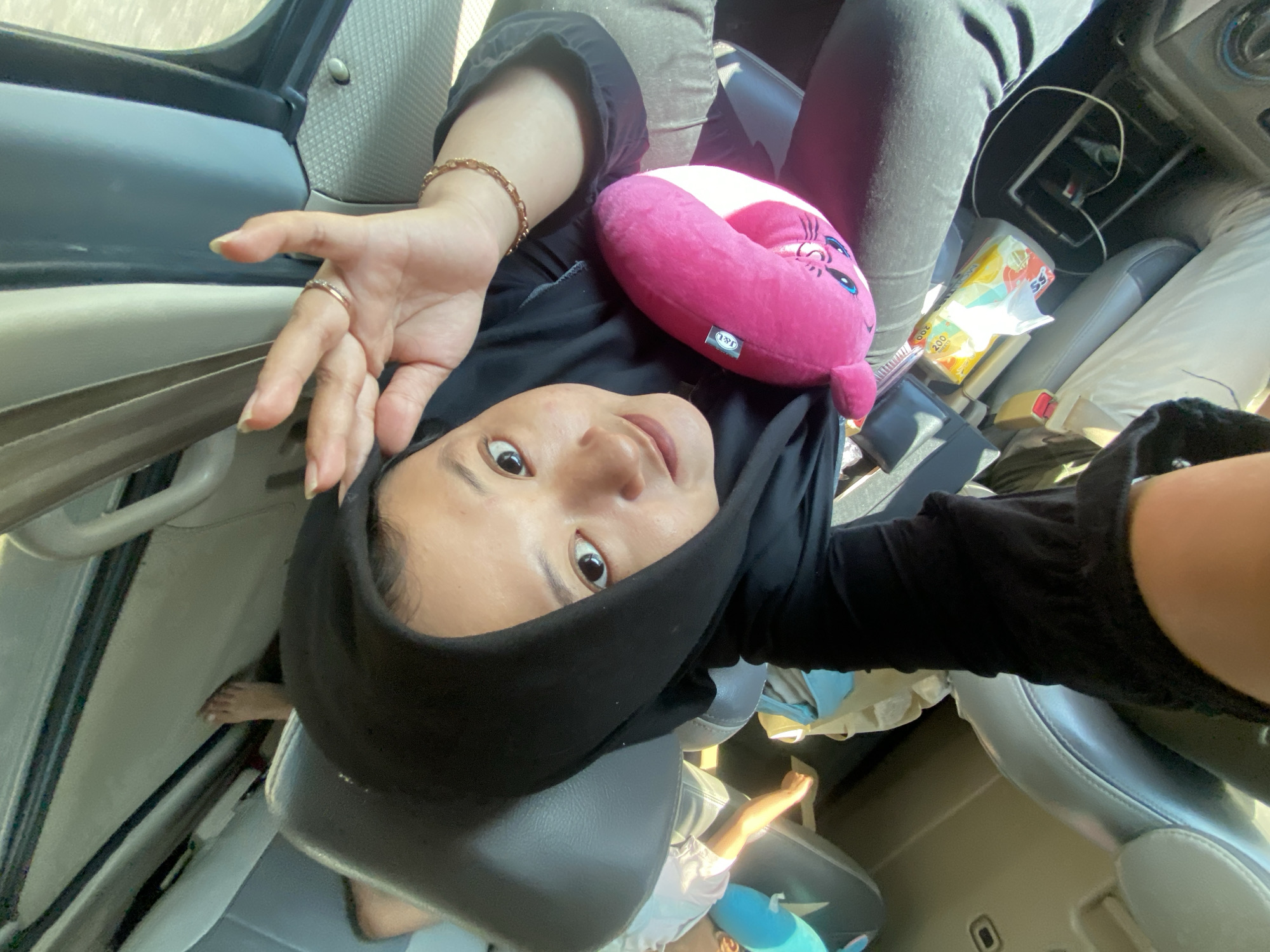 Road trip vibes in Bangsal, sleepy kids and all