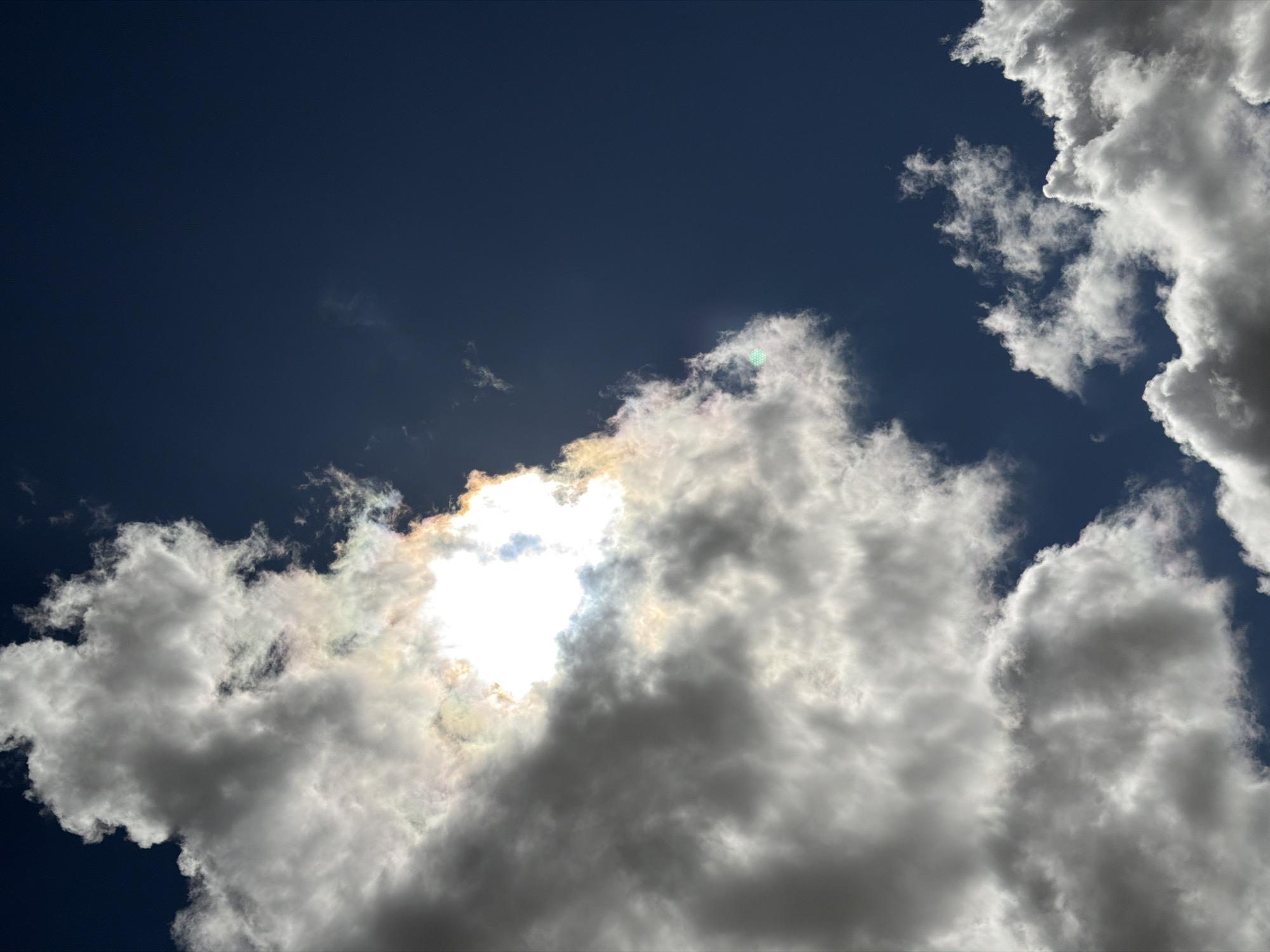 Cloud formations observed over Rossiyskiy, Russia
