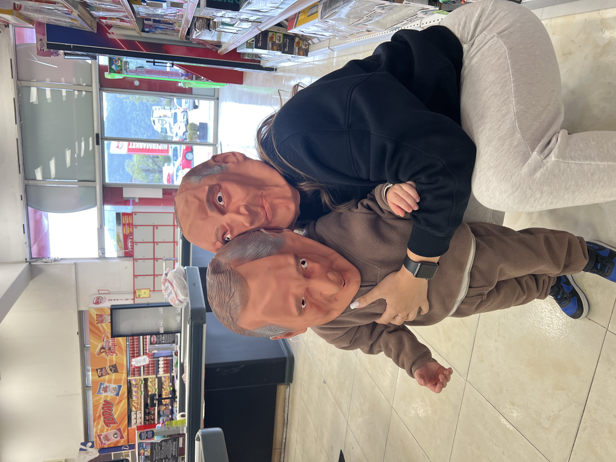 Routine Shopping Activities Documented at Montenegro Hypermarket