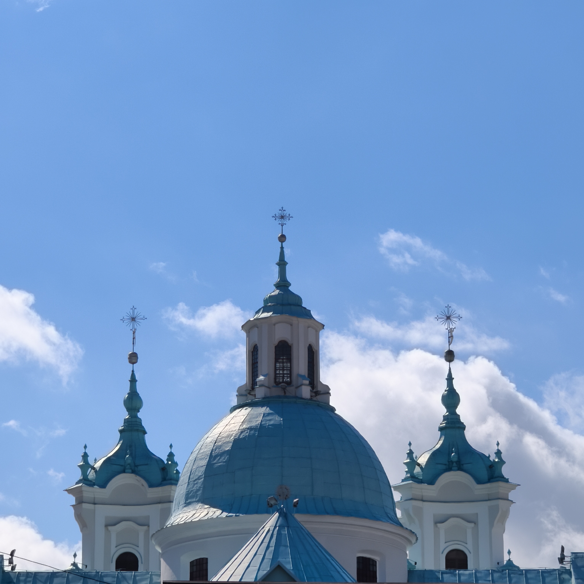 Afternoon stroll past churches and the Old Castle in Hrodna