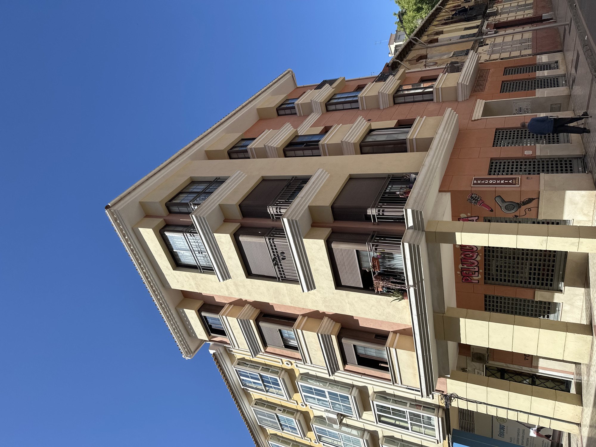 Morning scenes captured in Málaga: architecture, statue, oranges