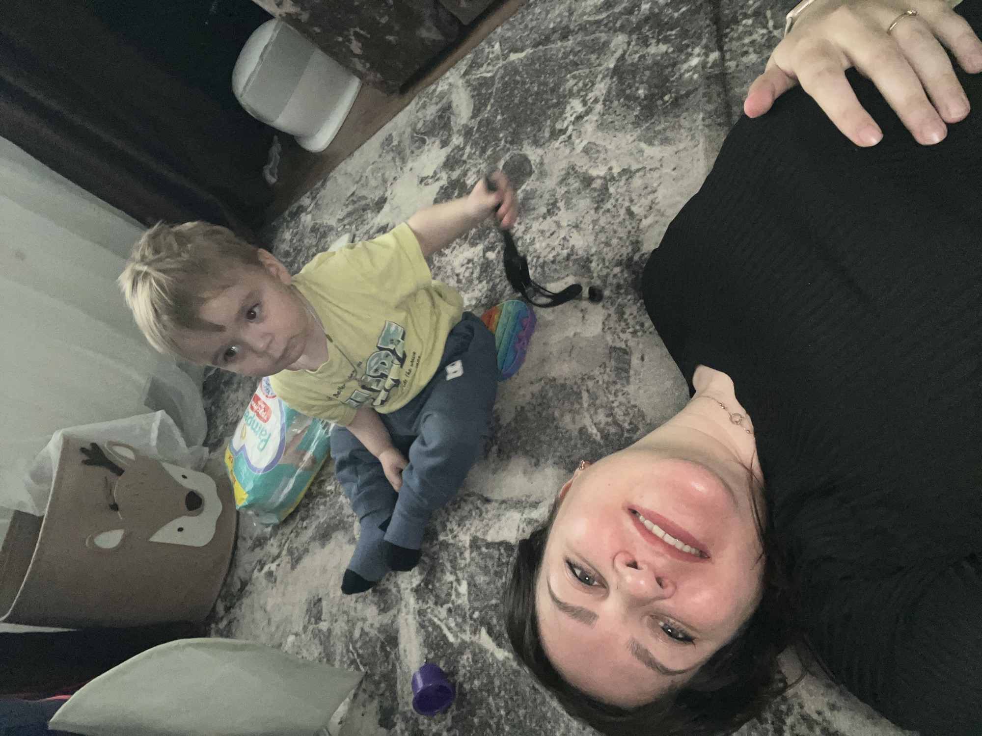 Mother and child photo session captured in Russian home