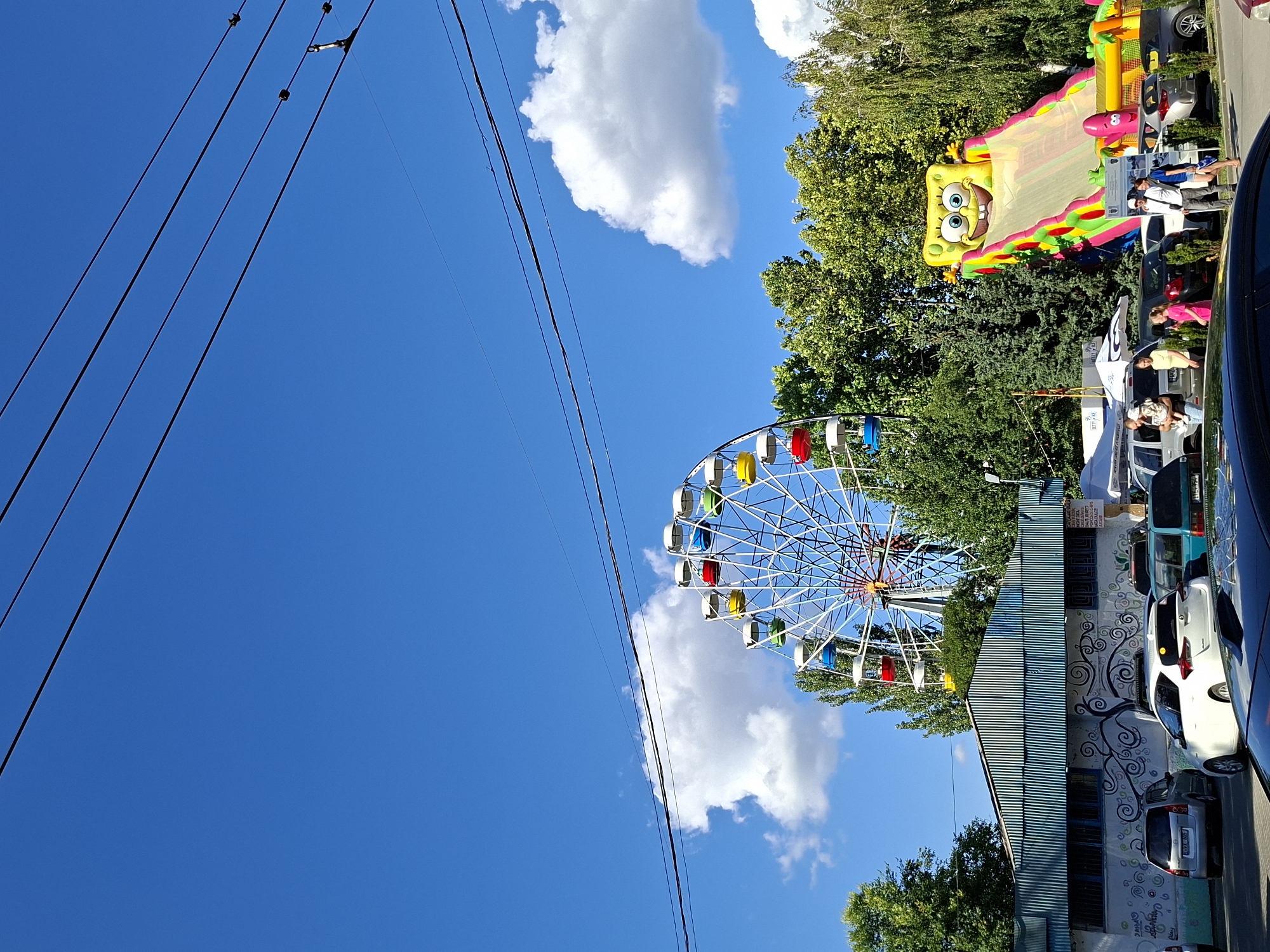 SpongeBob slide and Ferris wheel at a Chișinău amusement area