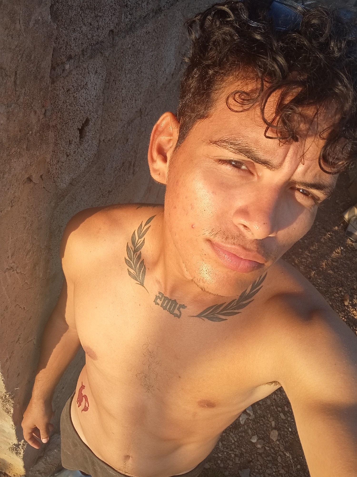 Man photographed in outdoor photo session in Altagracia, Venezuela