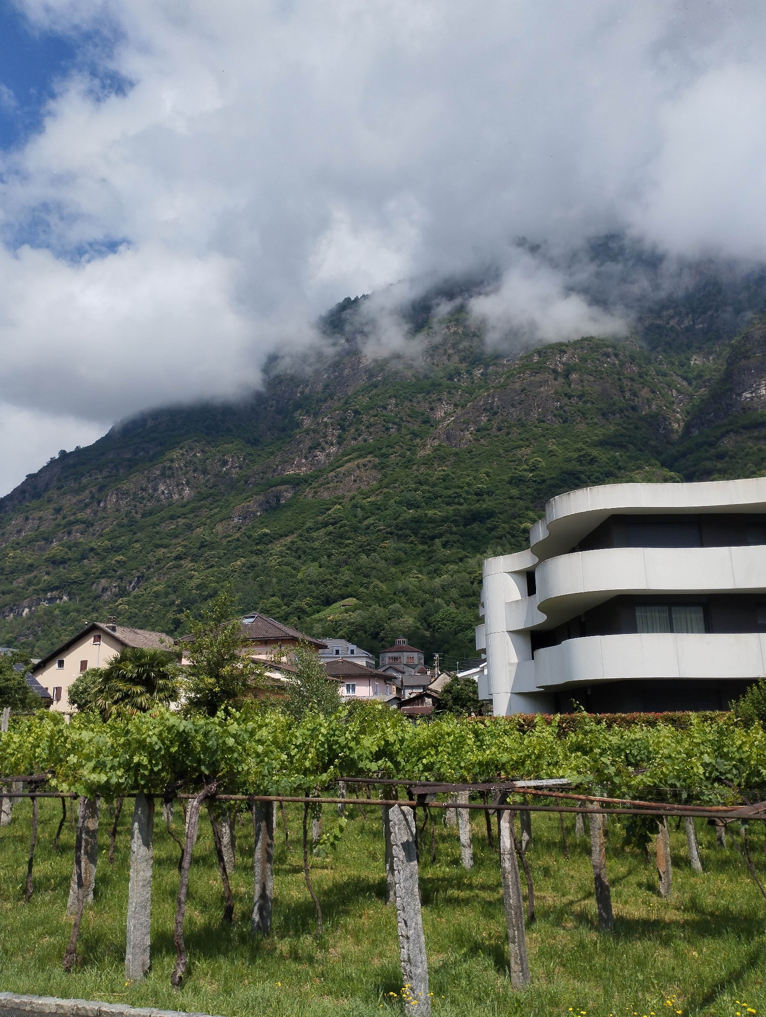 Witness documents 15-minute journey through Bellinzona, Switzerland mountainous region