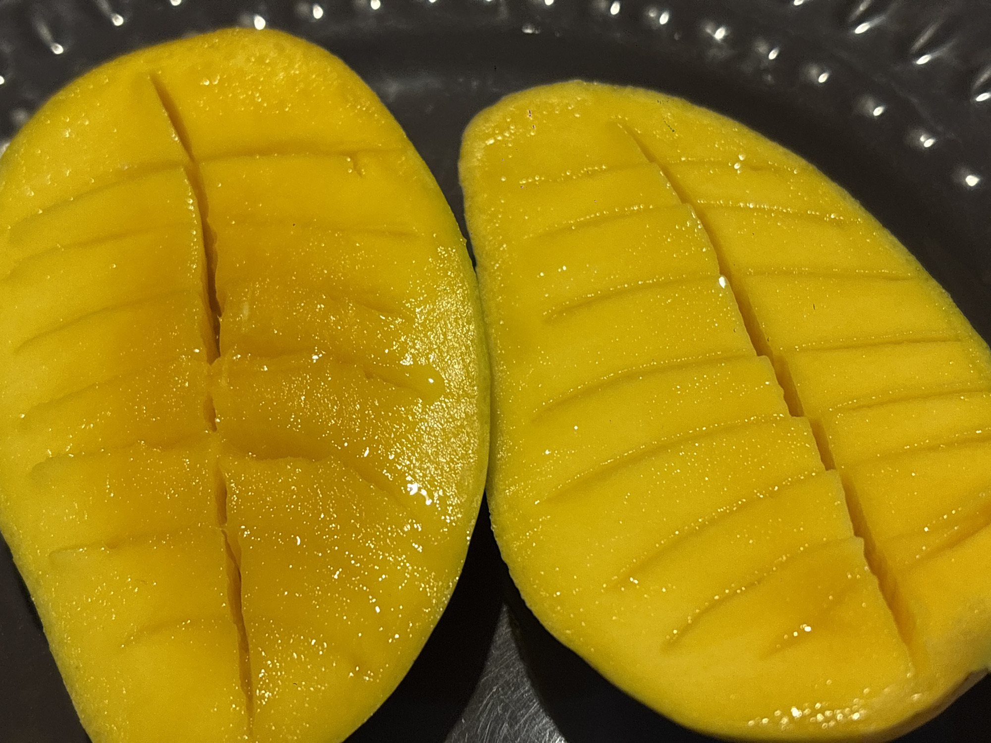 Fresh cut mangoes photographed in Mexico City morning