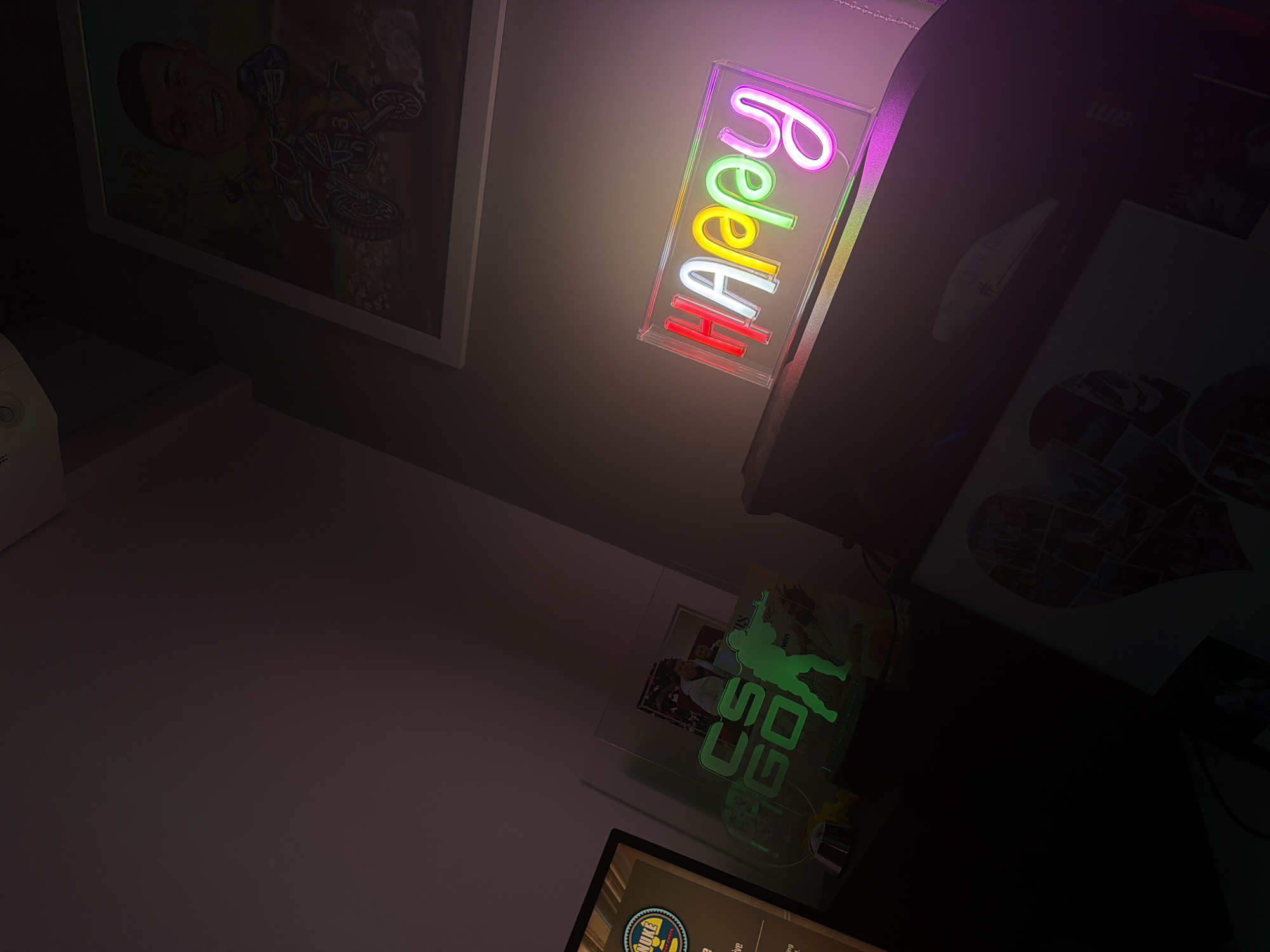 Indoor moments: selfies, gaming, decorative items captured over 75 minutes