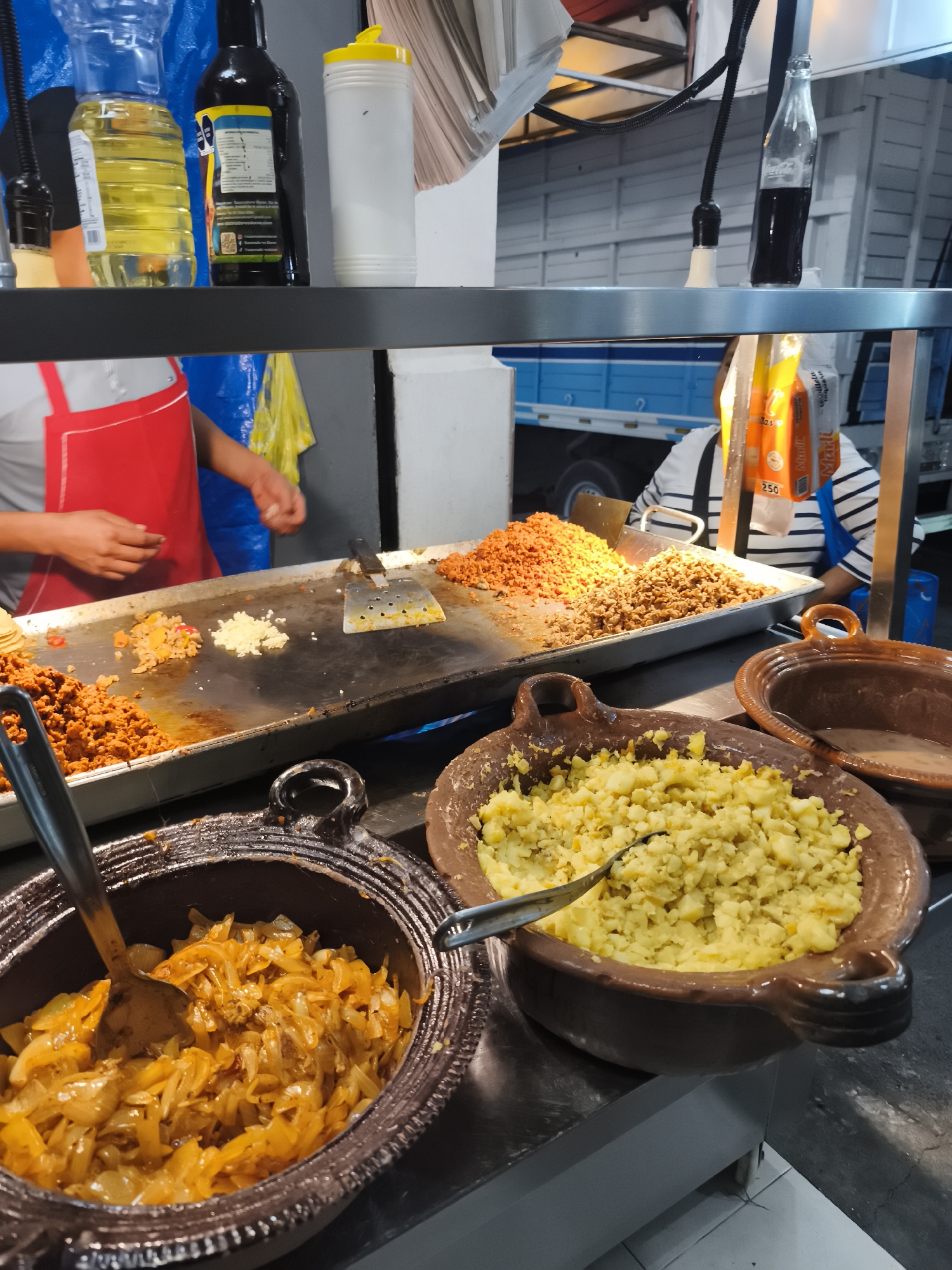 Late-night street vendors serve food, flowers in Mexico City