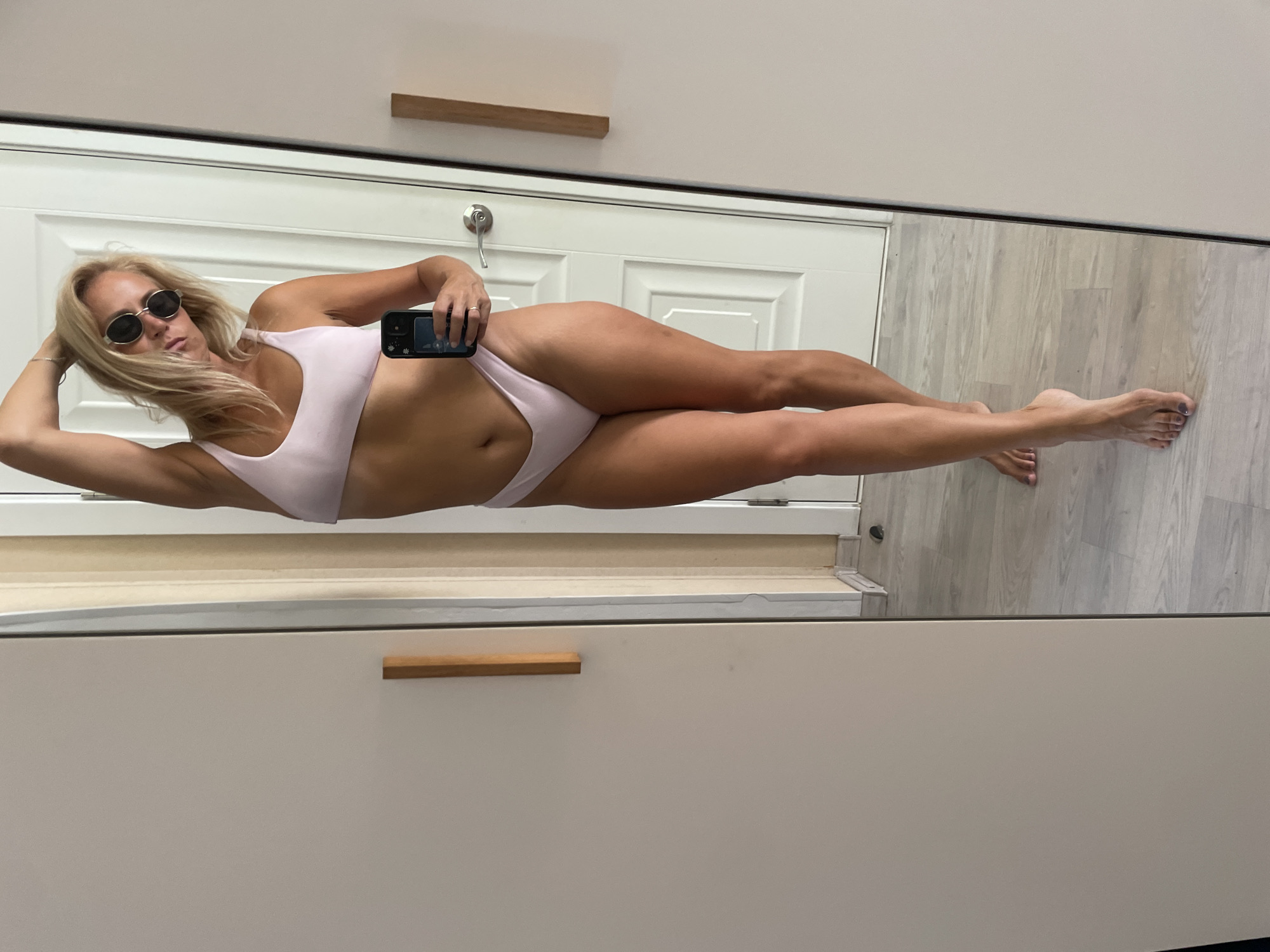 Mirror selfies in a Sochi-area room, pink bikini, two poses