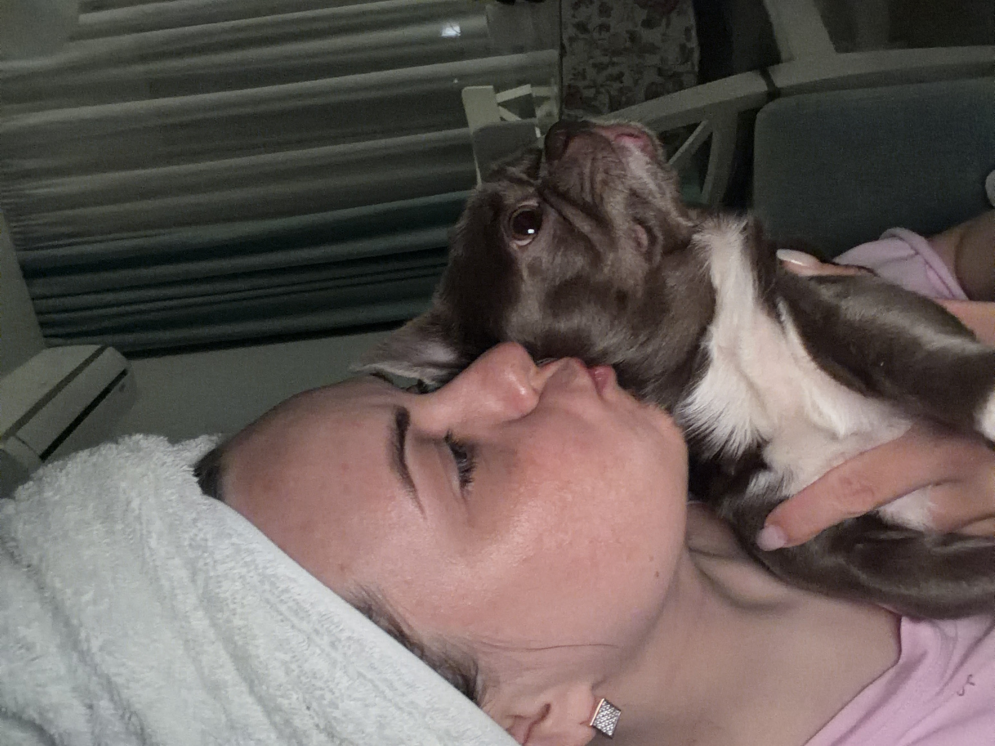 Woman documents daily routine with dog in Votkinsk home