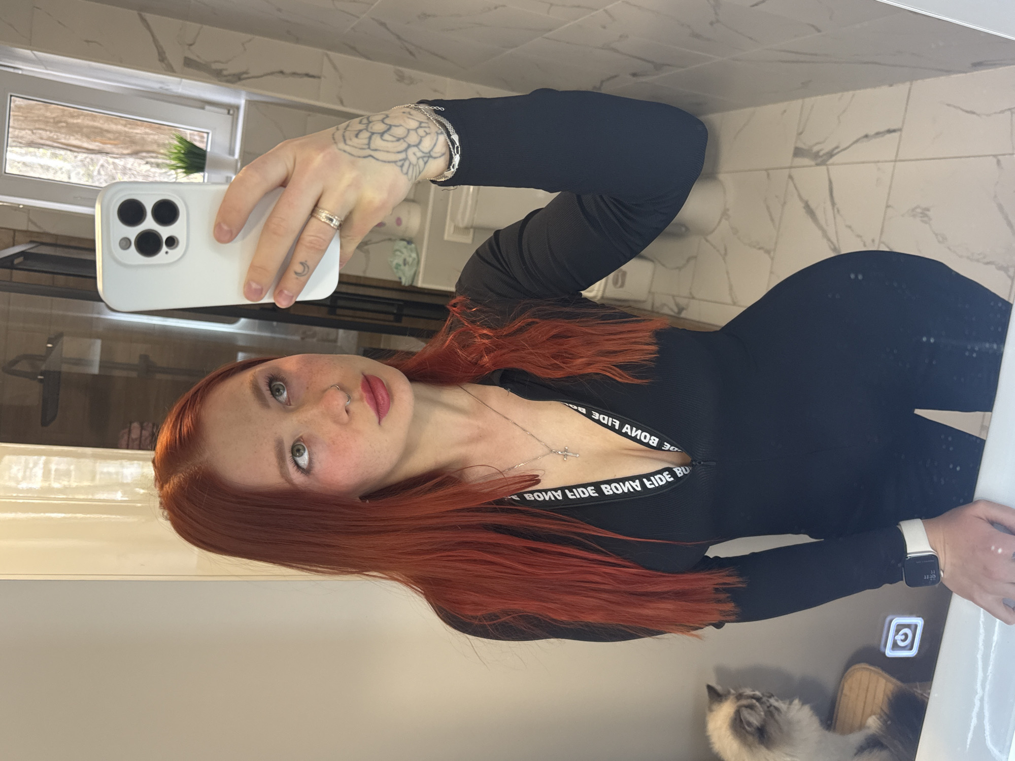 Woman takes bathroom selfie in Rostov-on-Don