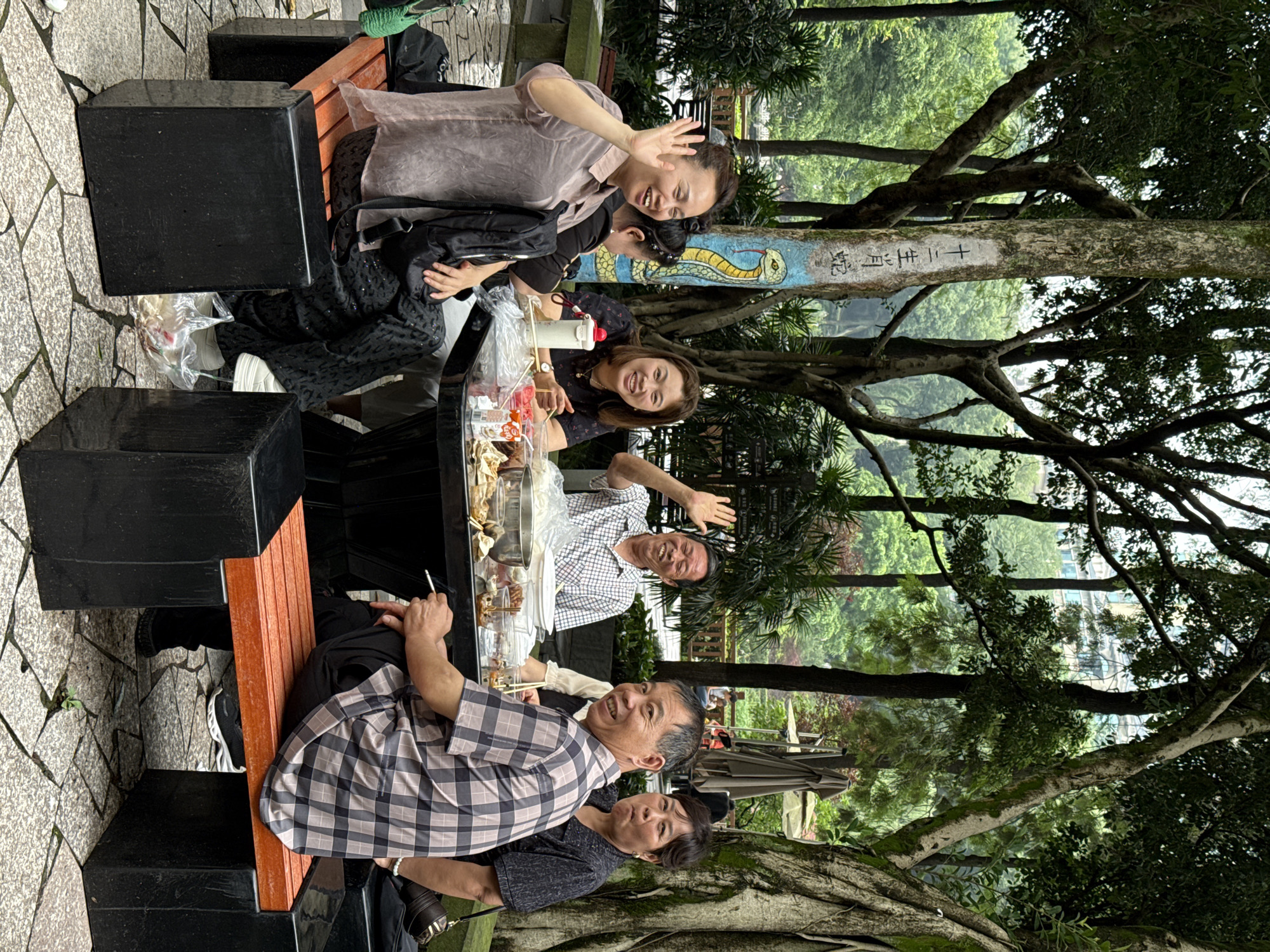 Morning social gatherings observed across Jiulongpo District parks
