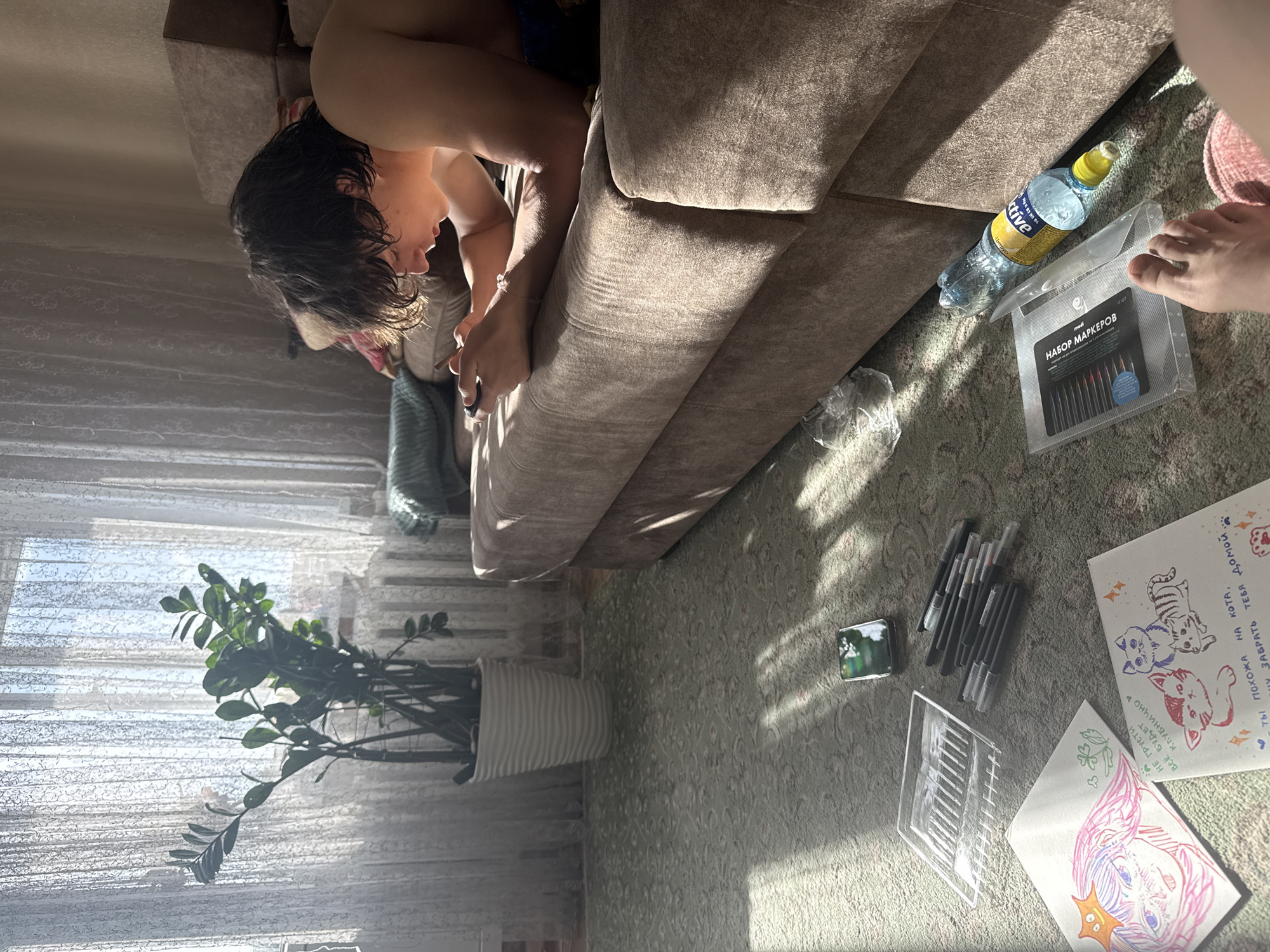 Artist creates drawings during afternoon session in Uryupinsk home