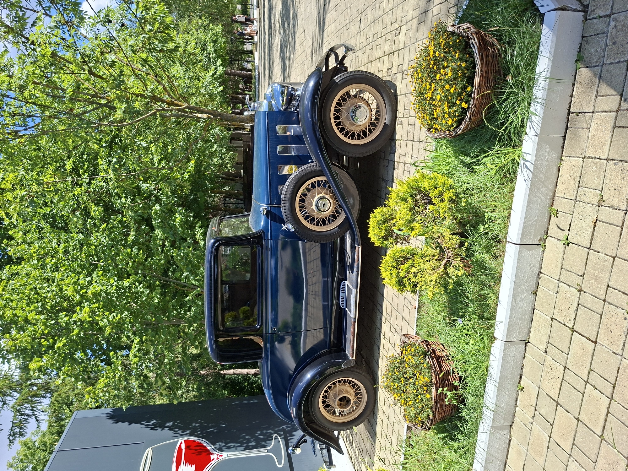 Vintage cars and wine barrel fountain at Milestii Mici winery
