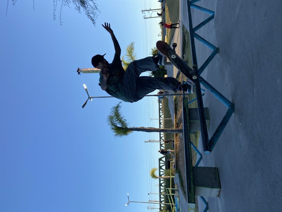 Evening skatepark session with DJ and market in Avellaneda