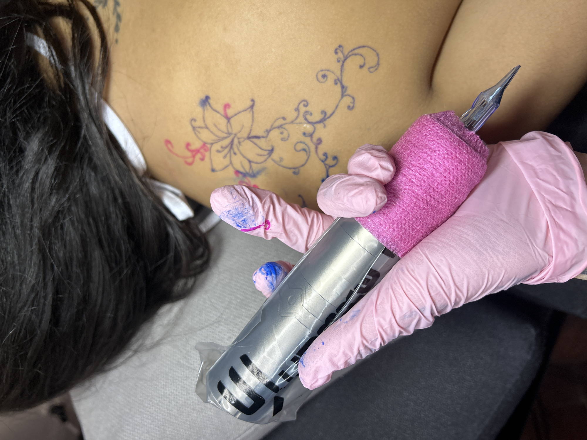 Tattoo session underway in Buenos Aires early morning