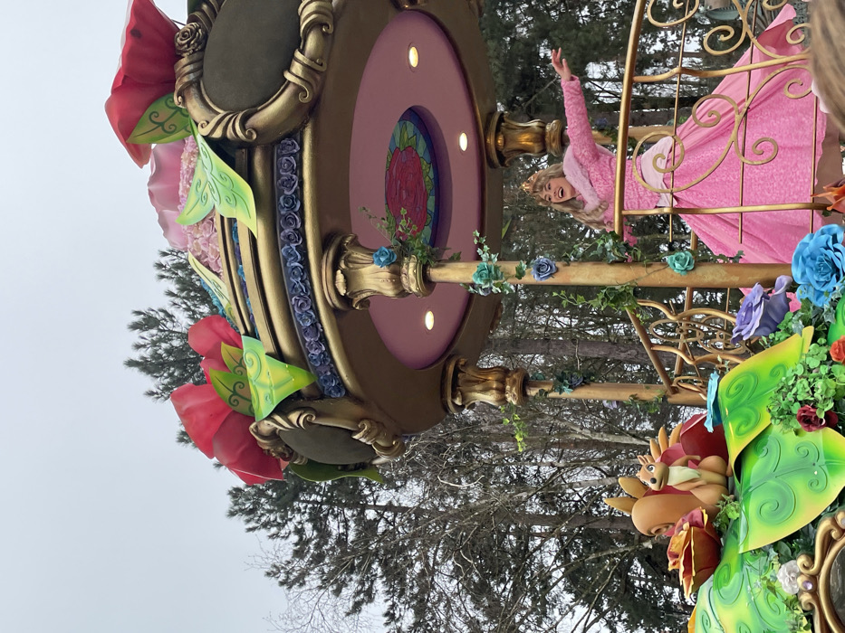 Disney parade features classic characters in Chessy, France