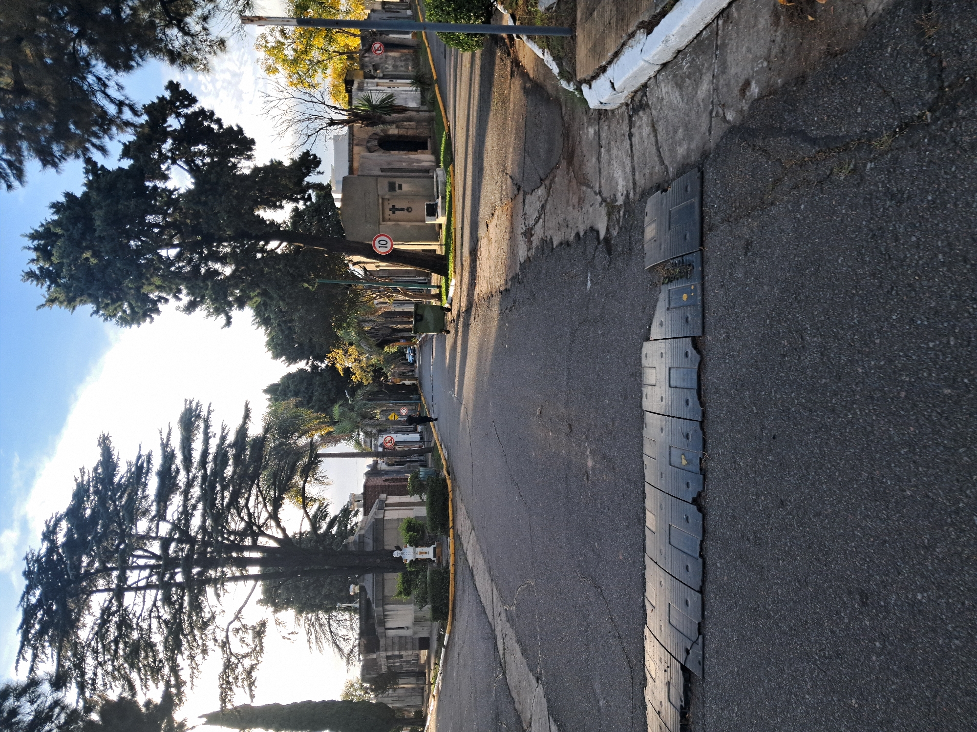 Evening documentation of La Chacarita Cemetery in Vicente López