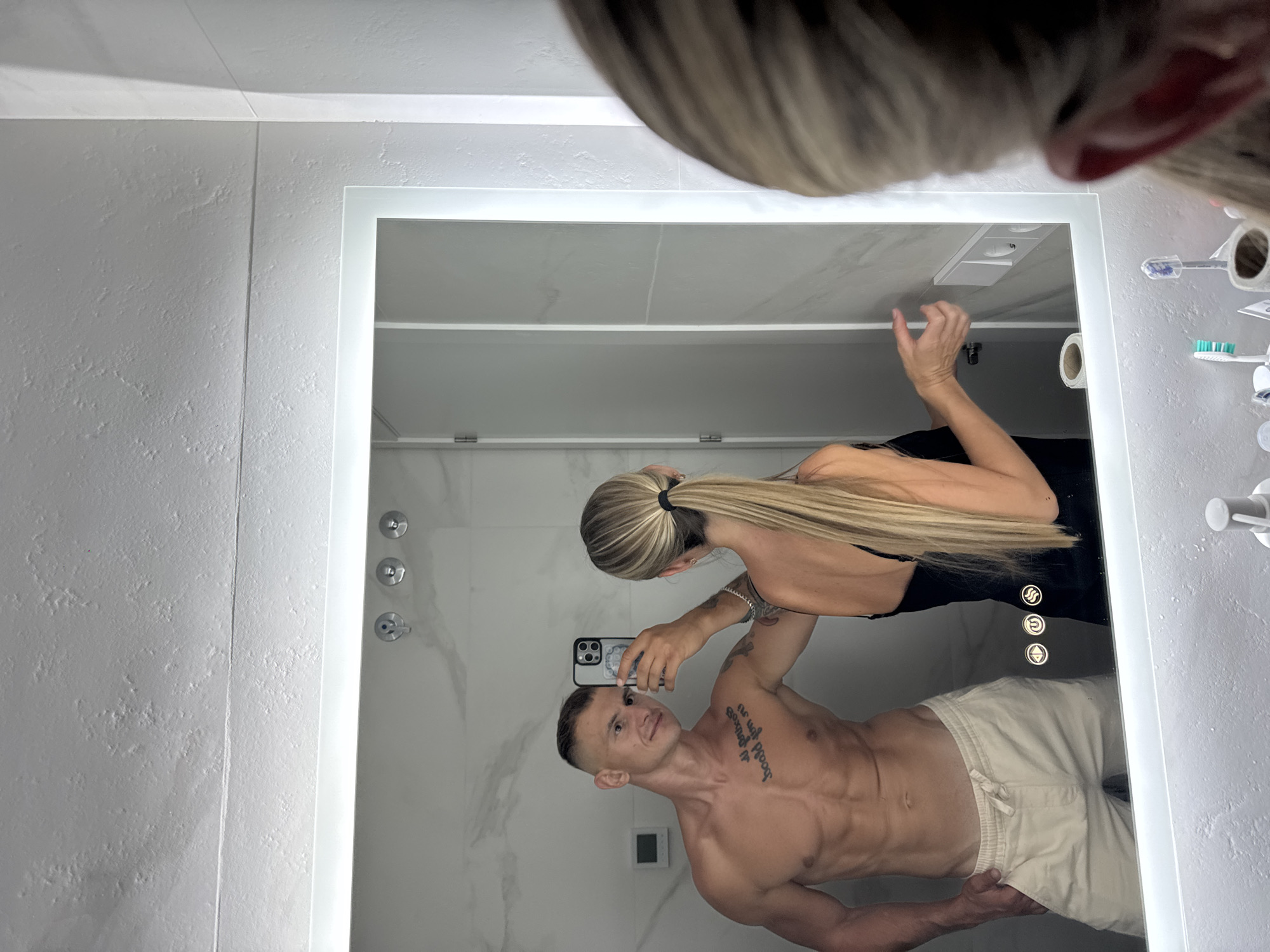 Evening in Finestrat: padel and bathroom mirror shots