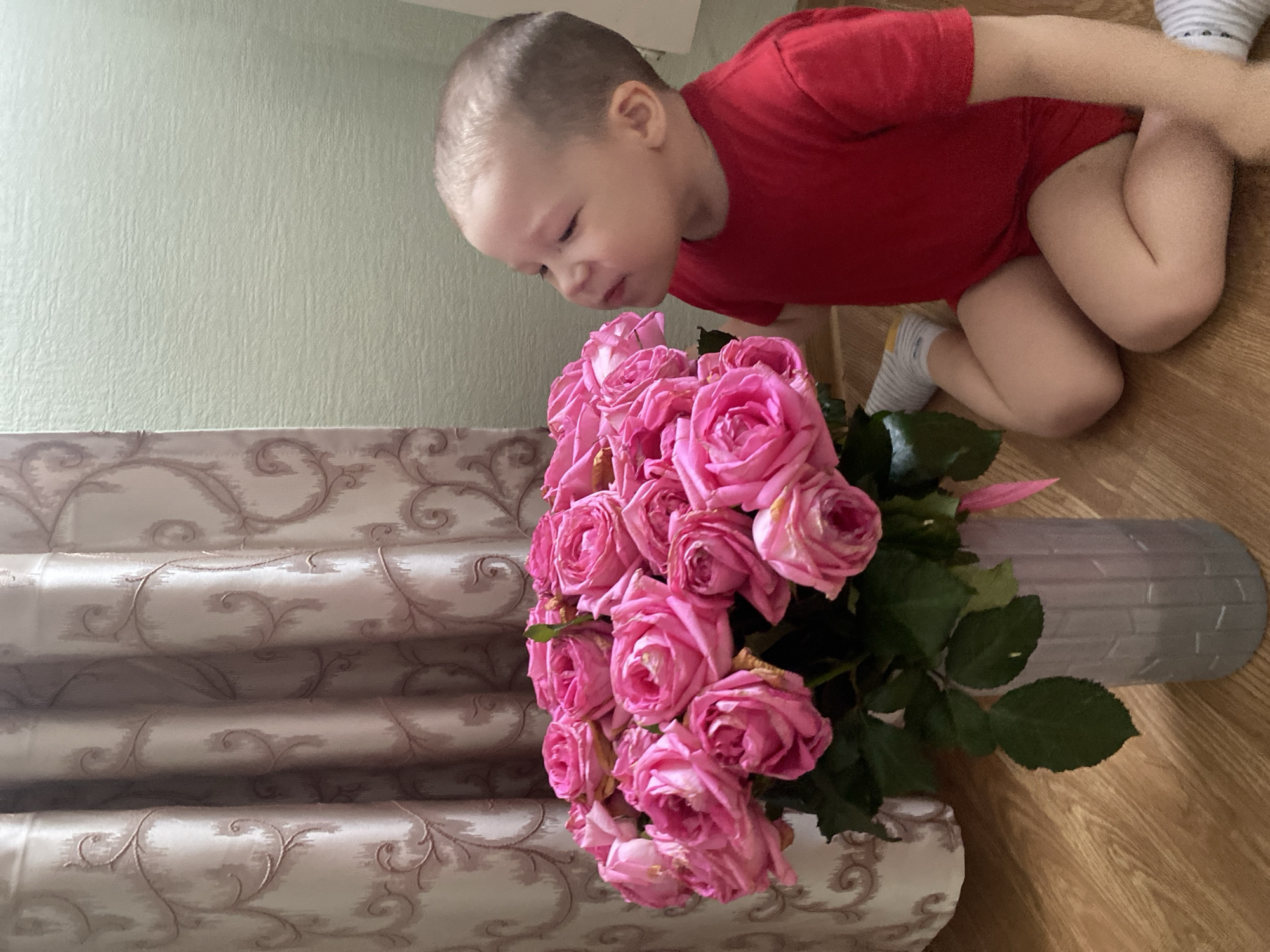 Family moments with child, snacks, toys documented in Sochi