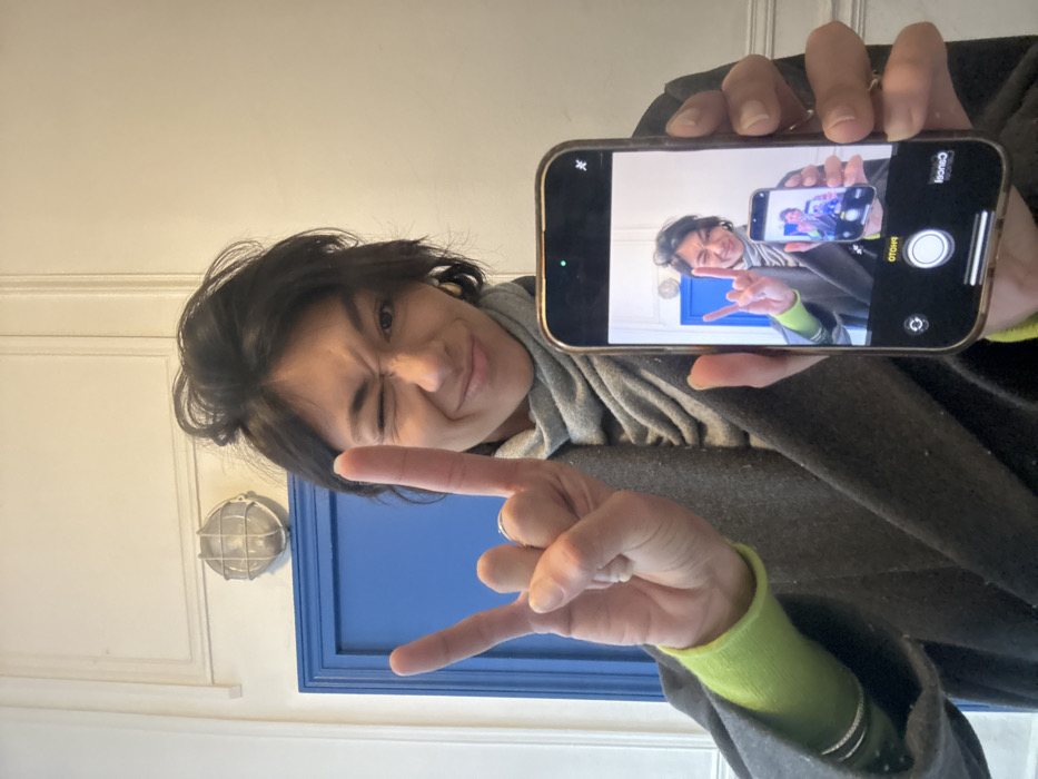 Afternoon stroll through Paris captured in selfies and street scenes