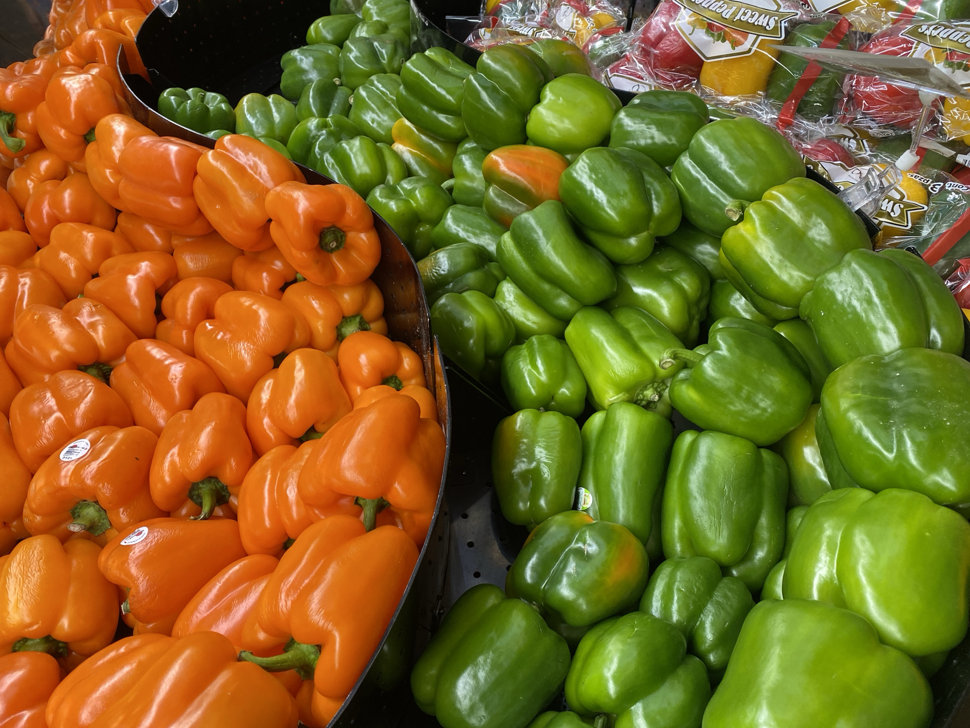 Early morning grocery shopping documented in Tlaxcalancingo, Mexico