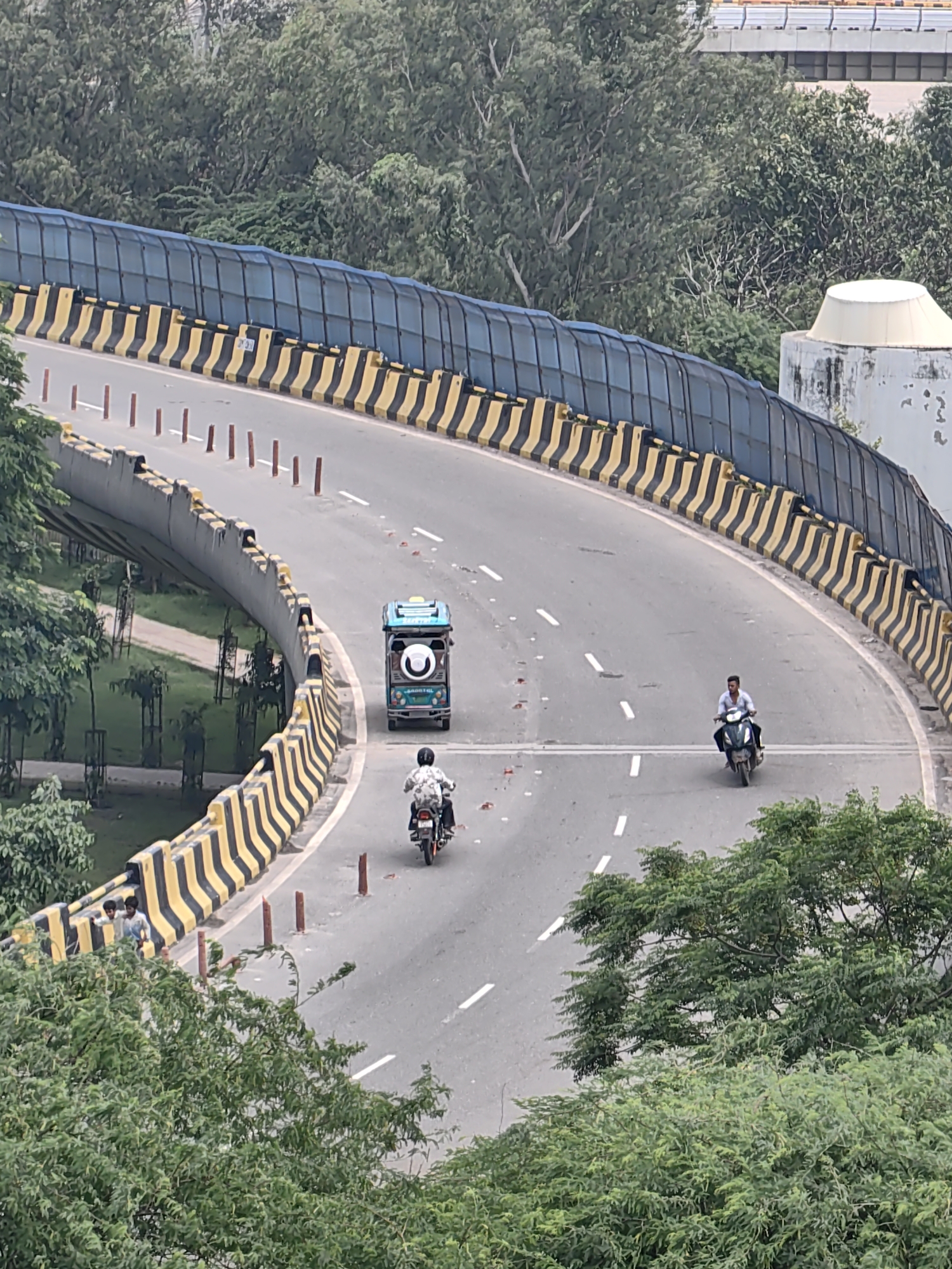 Delhi's roads and Signature Bridge on a cloudy morning