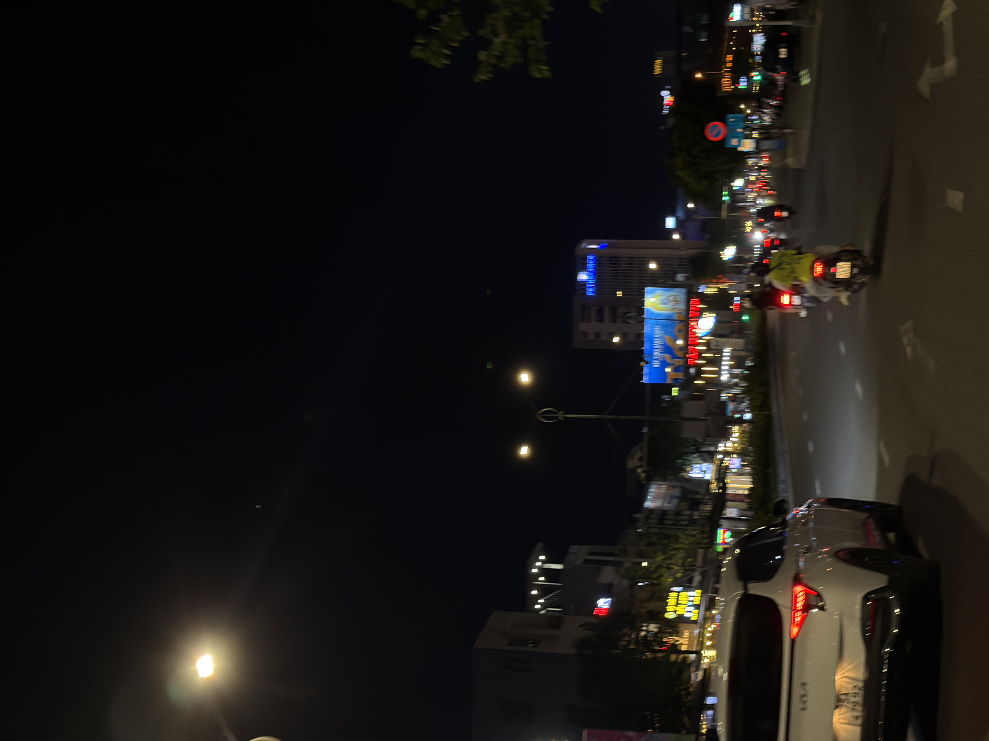 Evening café stop and Han River waterfront, Đà Nẵng