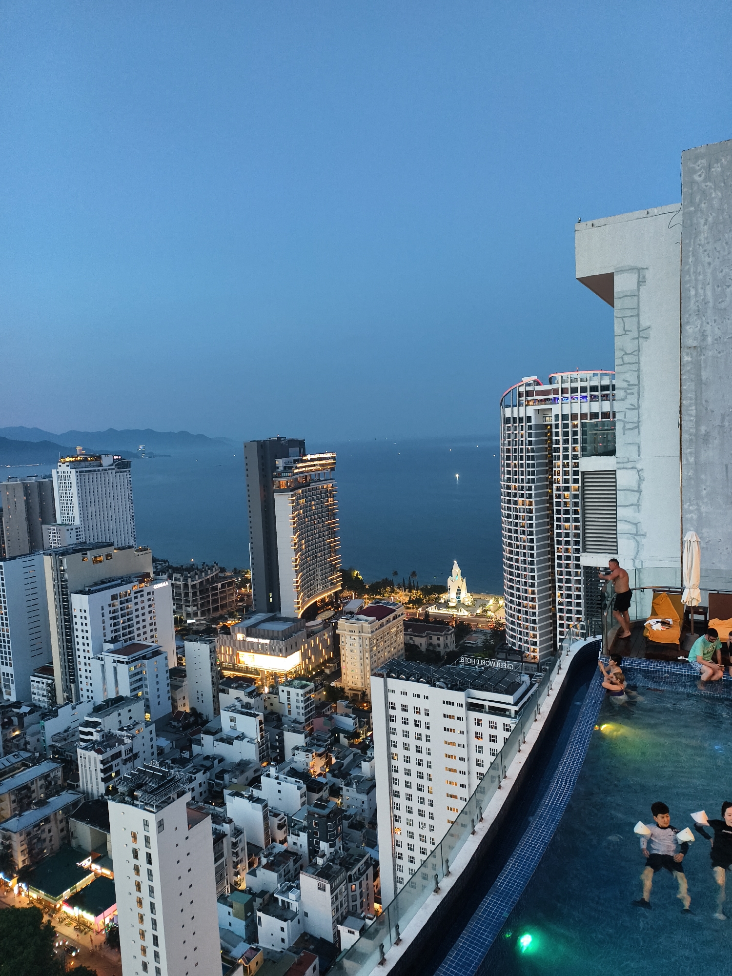 Rooftop pool twilight scenes documented across Vietnamese coastal cities