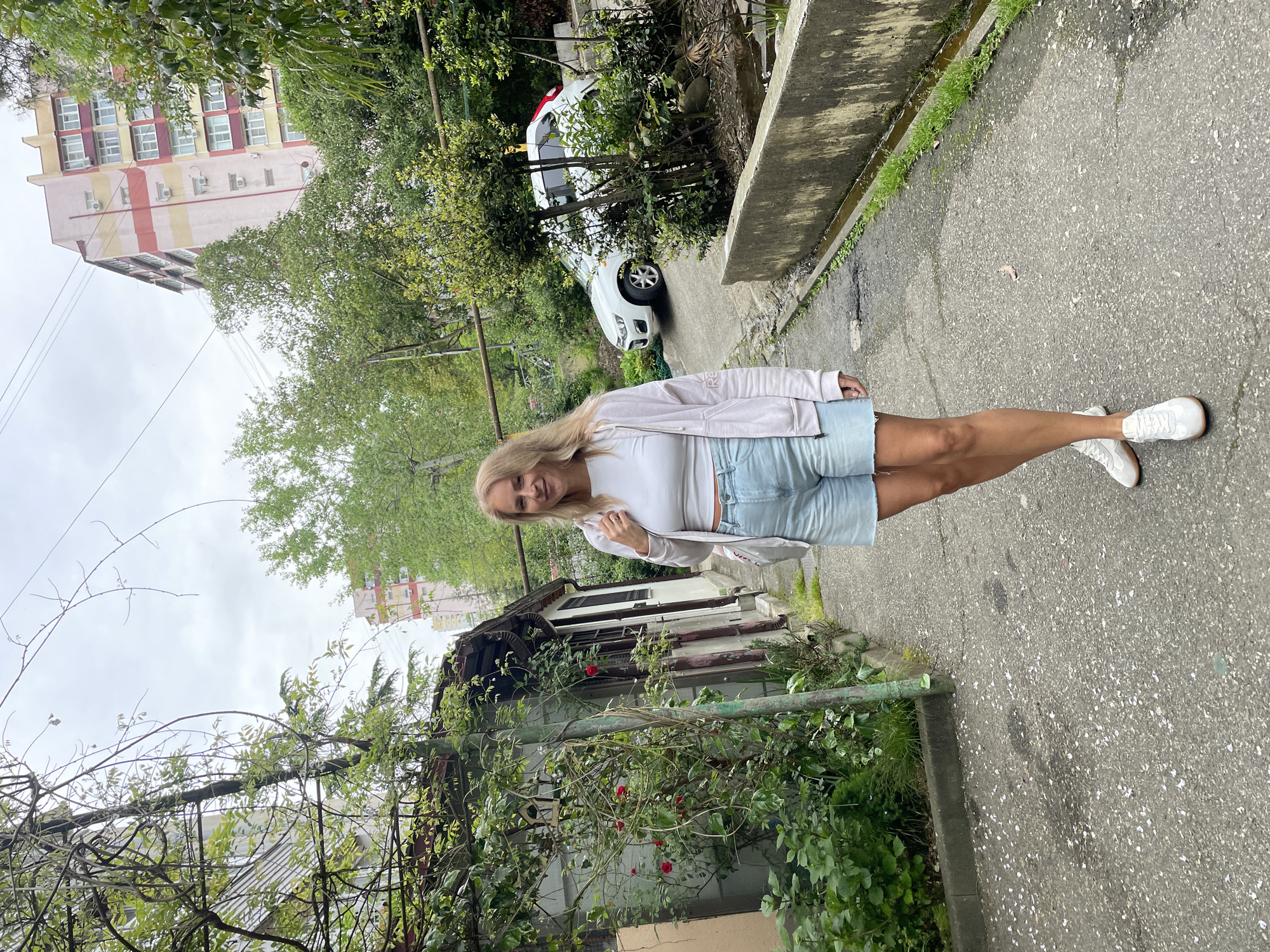 Women photograph morning outing, feed stray cats in Sochi
